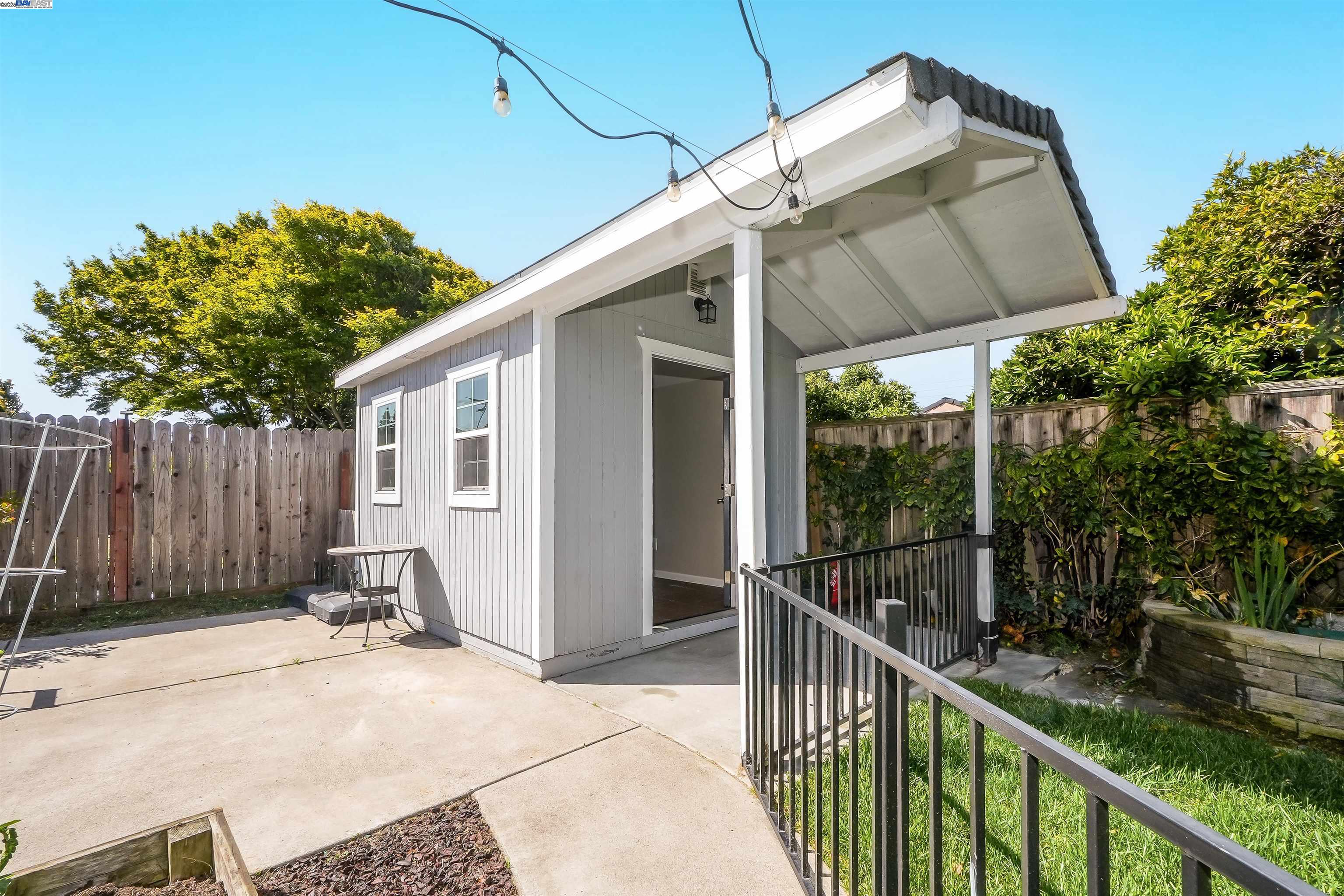 Detail Gallery Image 30 of 37 For 17303 via Andeta, San Lorenzo,  CA 94580 - 3 Beds | 2 Baths