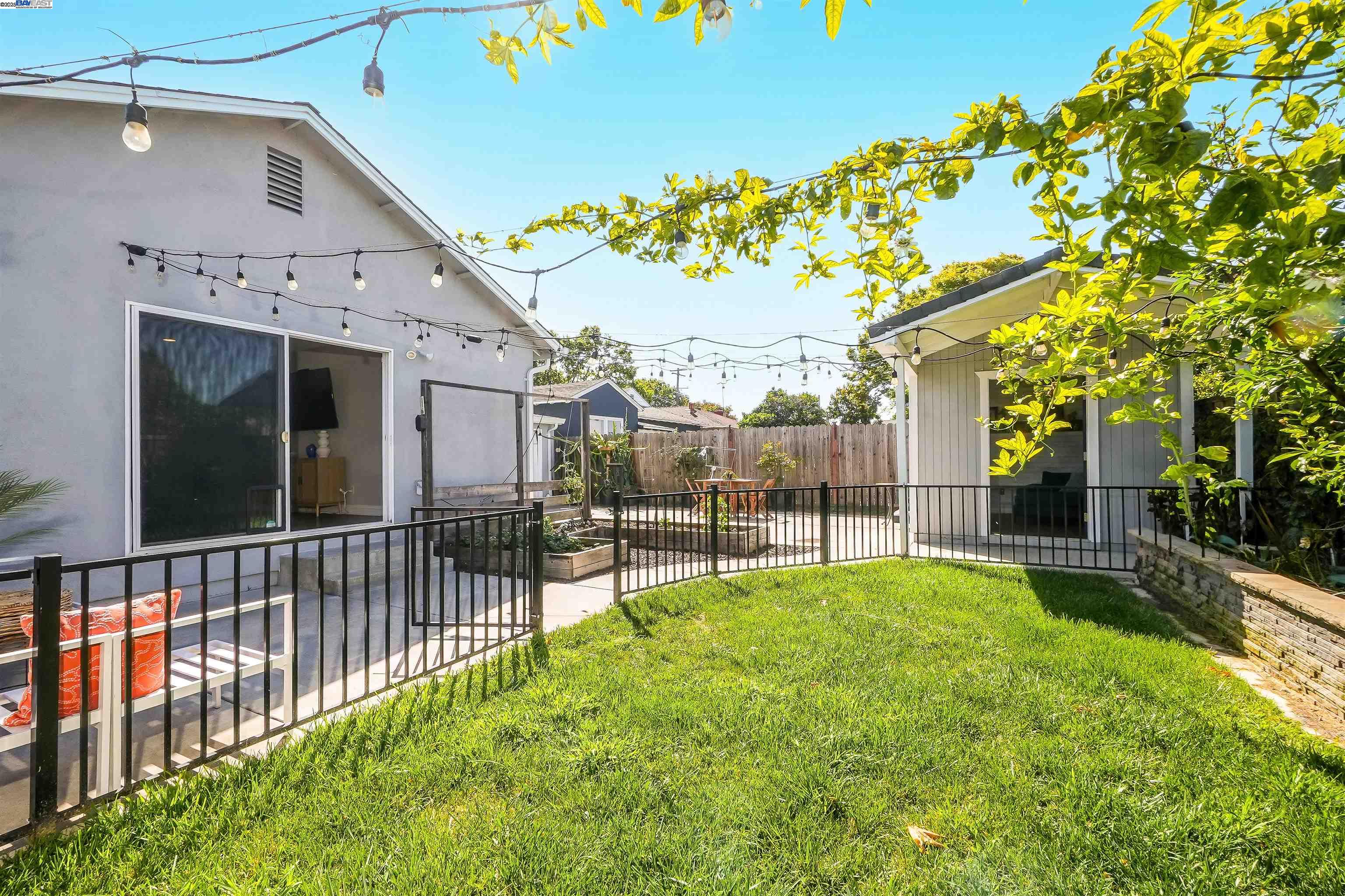 Detail Gallery Image 31 of 37 For 17303 via Andeta, San Lorenzo,  CA 94580 - 3 Beds | 2 Baths