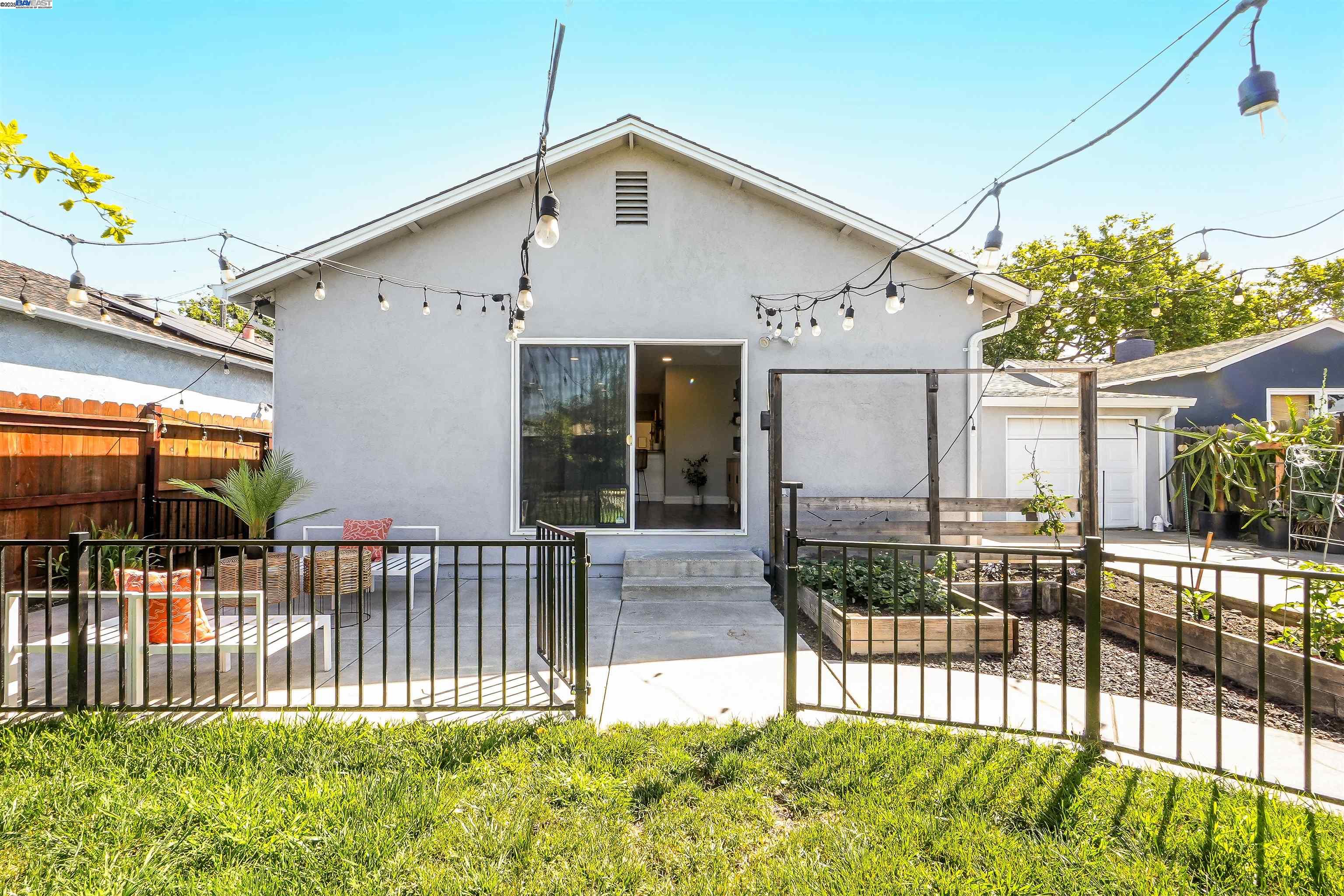 Detail Gallery Image 32 of 37 For 17303 via Andeta, San Lorenzo,  CA 94580 - 3 Beds | 2 Baths