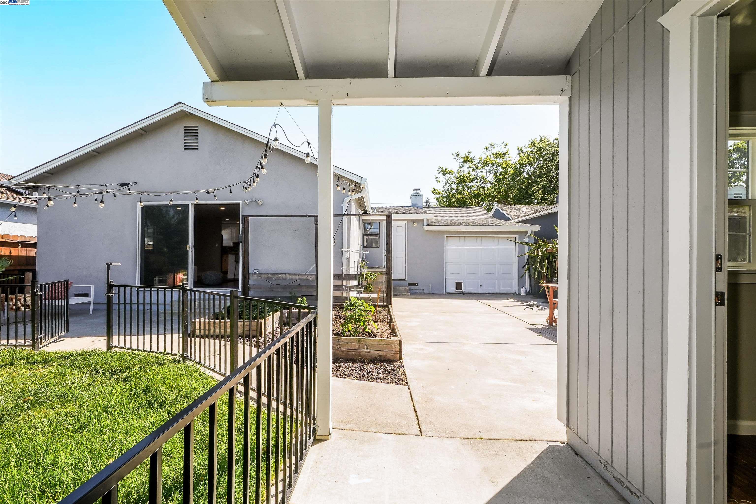 Detail Gallery Image 33 of 37 For 17303 via Andeta, San Lorenzo,  CA 94580 - 3 Beds | 2 Baths