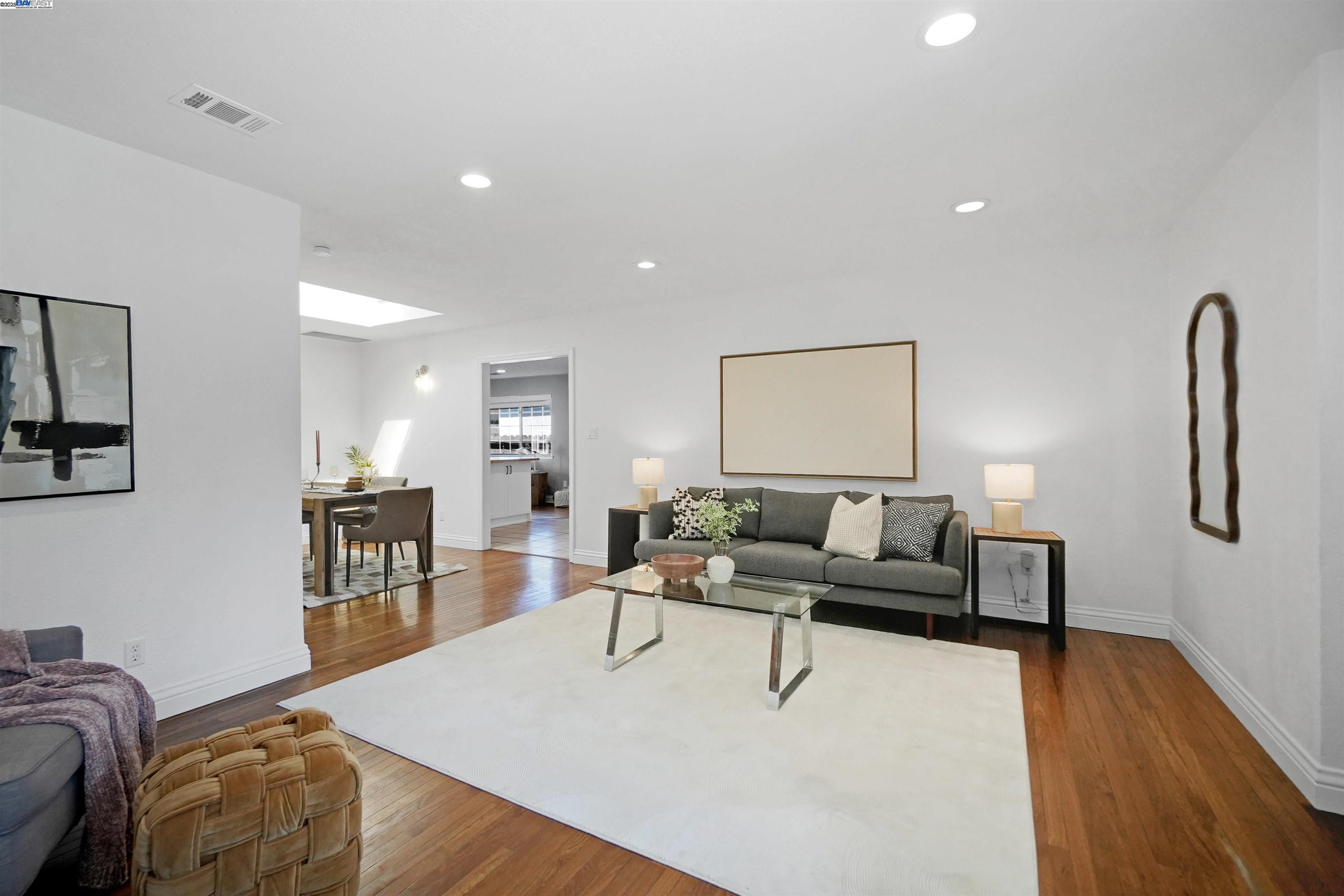 Detail Gallery Image 5 of 37 For 17303 via Andeta, San Lorenzo,  CA 94580 - 3 Beds | 2 Baths