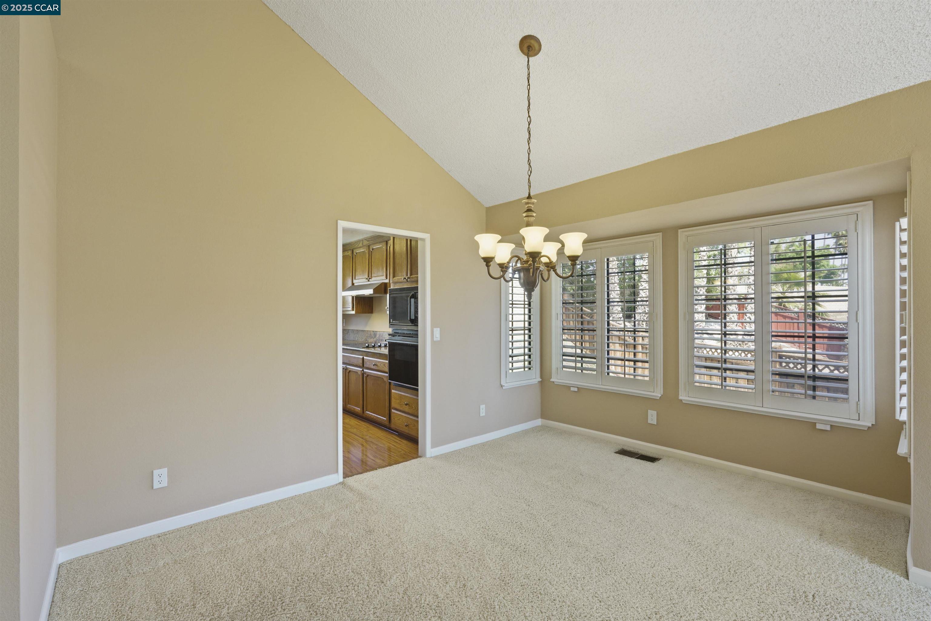 Detail Gallery Image 9 of 31 For 5535 Edgeview Dr, Discovery Bay,  CA 94505 - 4 Beds | 3 Baths