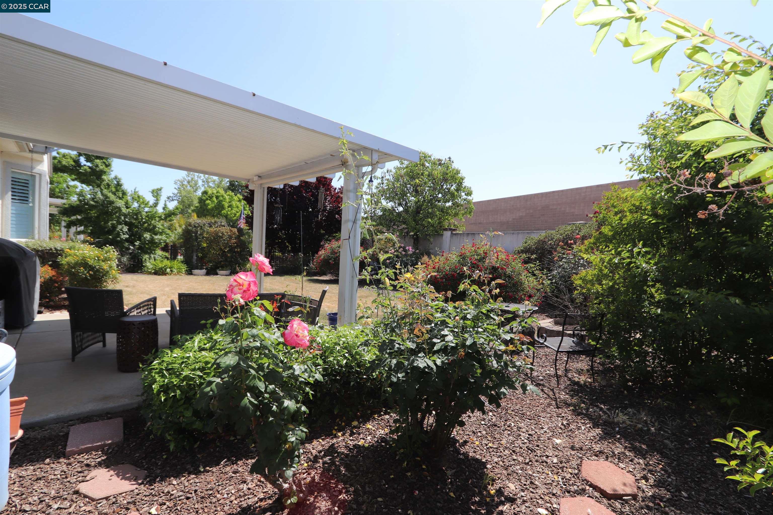 Detail Gallery Image 14 of 25 For 290 Black Amber Way, Brentwood,  CA 94513 - 2 Beds | 2 Baths