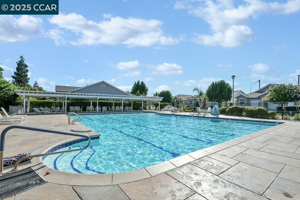 Detail Gallery Image 23 of 25 For 290 Black Amber Way, Brentwood,  CA 94513 - 2 Beds | 2 Baths
