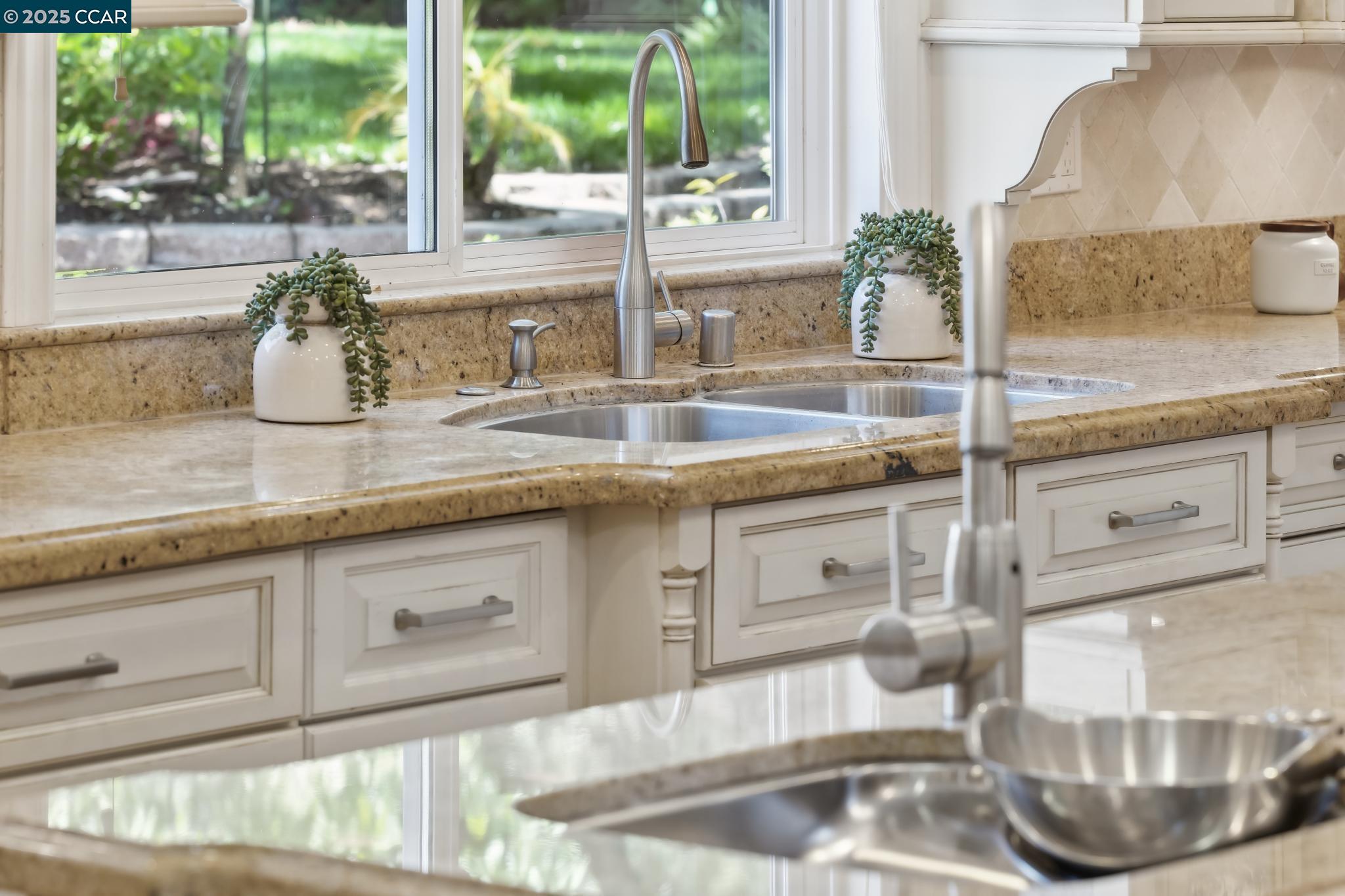 Detail Gallery Image 4 of 60 For 135 Dean Rd, Alamo,  CA 94507 - 6 Beds | 5/1 Baths