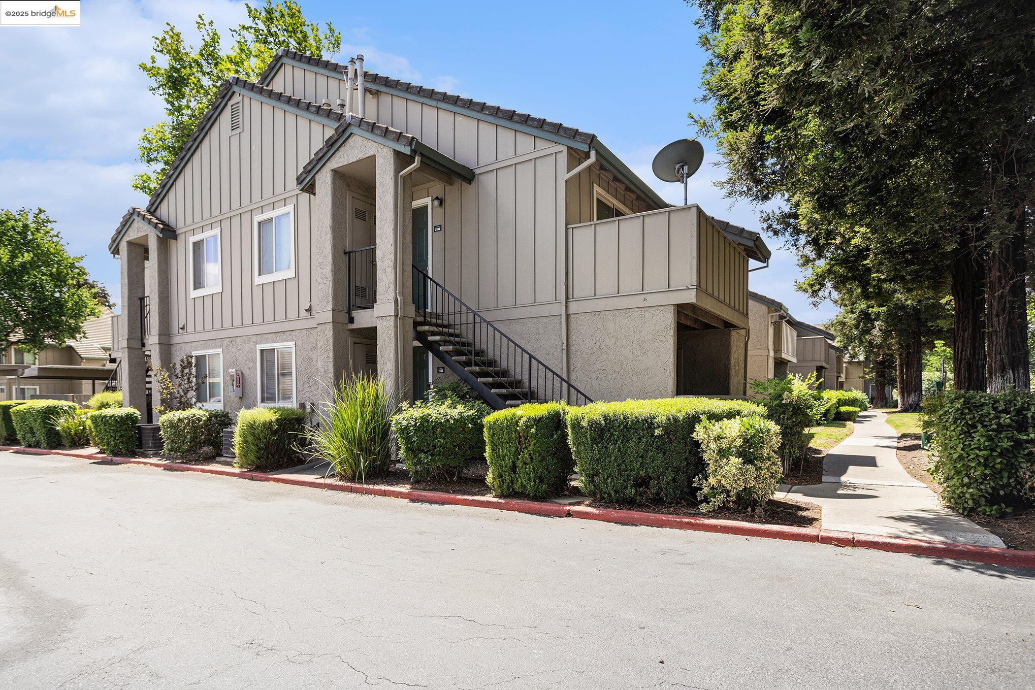 Detail Gallery Image 2 of 28 For 1183 Lakeview Cir, Pittsburg,  CA 94565 - 3 Beds | 2 Baths