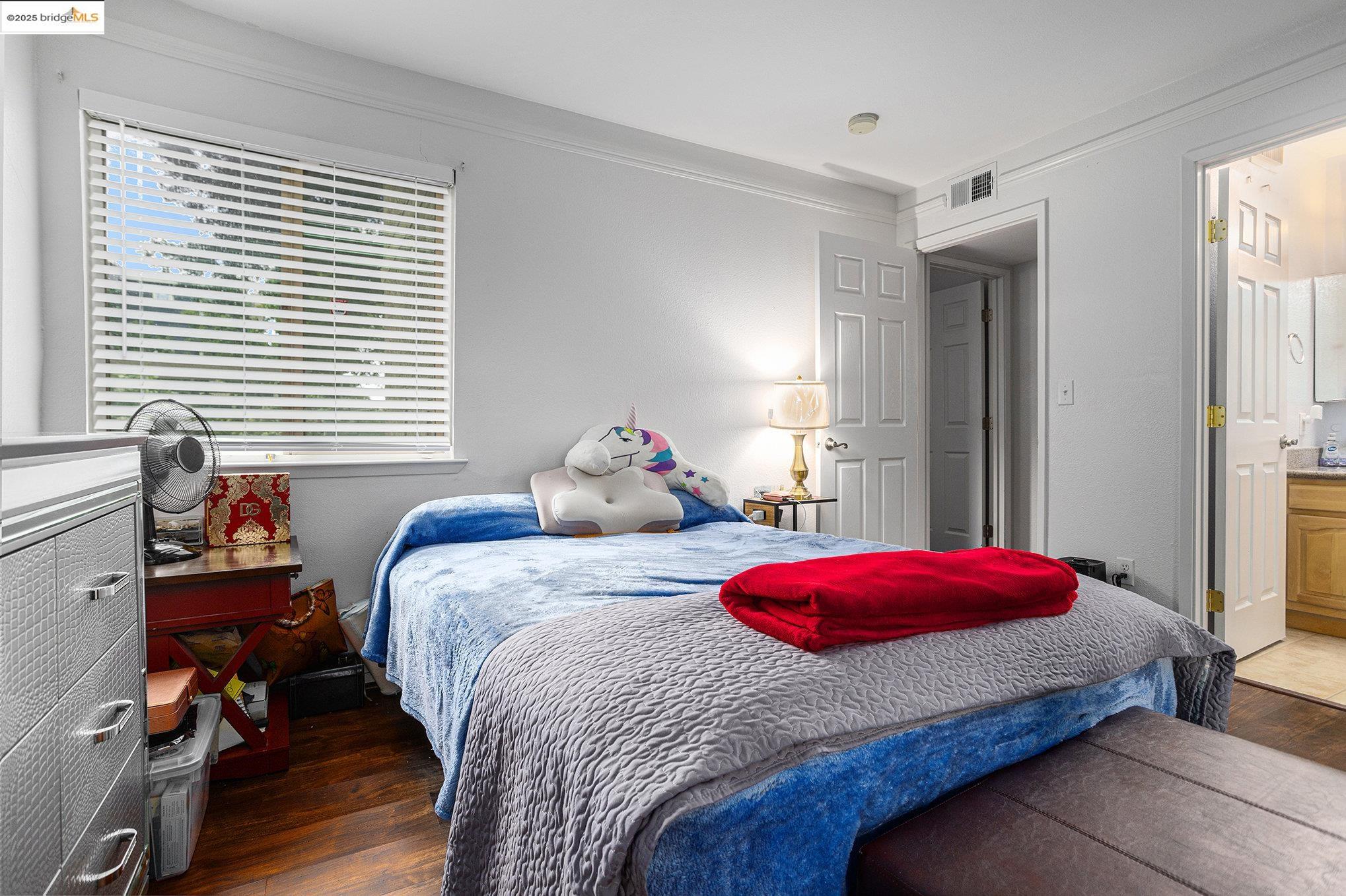 Detail Gallery Image 12 of 28 For 1183 Lakeview Cir, Pittsburg,  CA 94565 - 3 Beds | 2 Baths