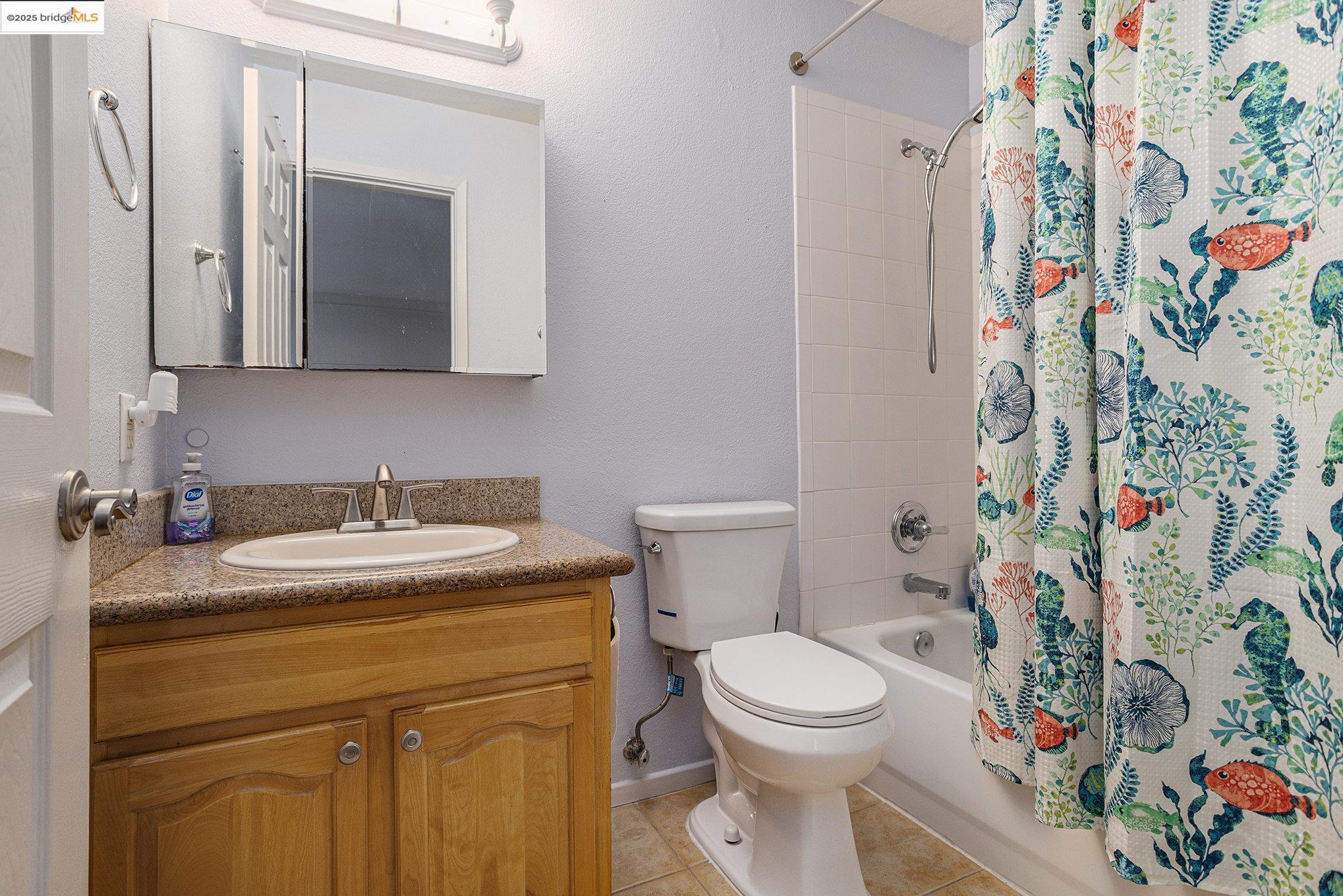 Detail Gallery Image 13 of 28 For 1183 Lakeview Cir, Pittsburg,  CA 94565 - 3 Beds | 2 Baths
