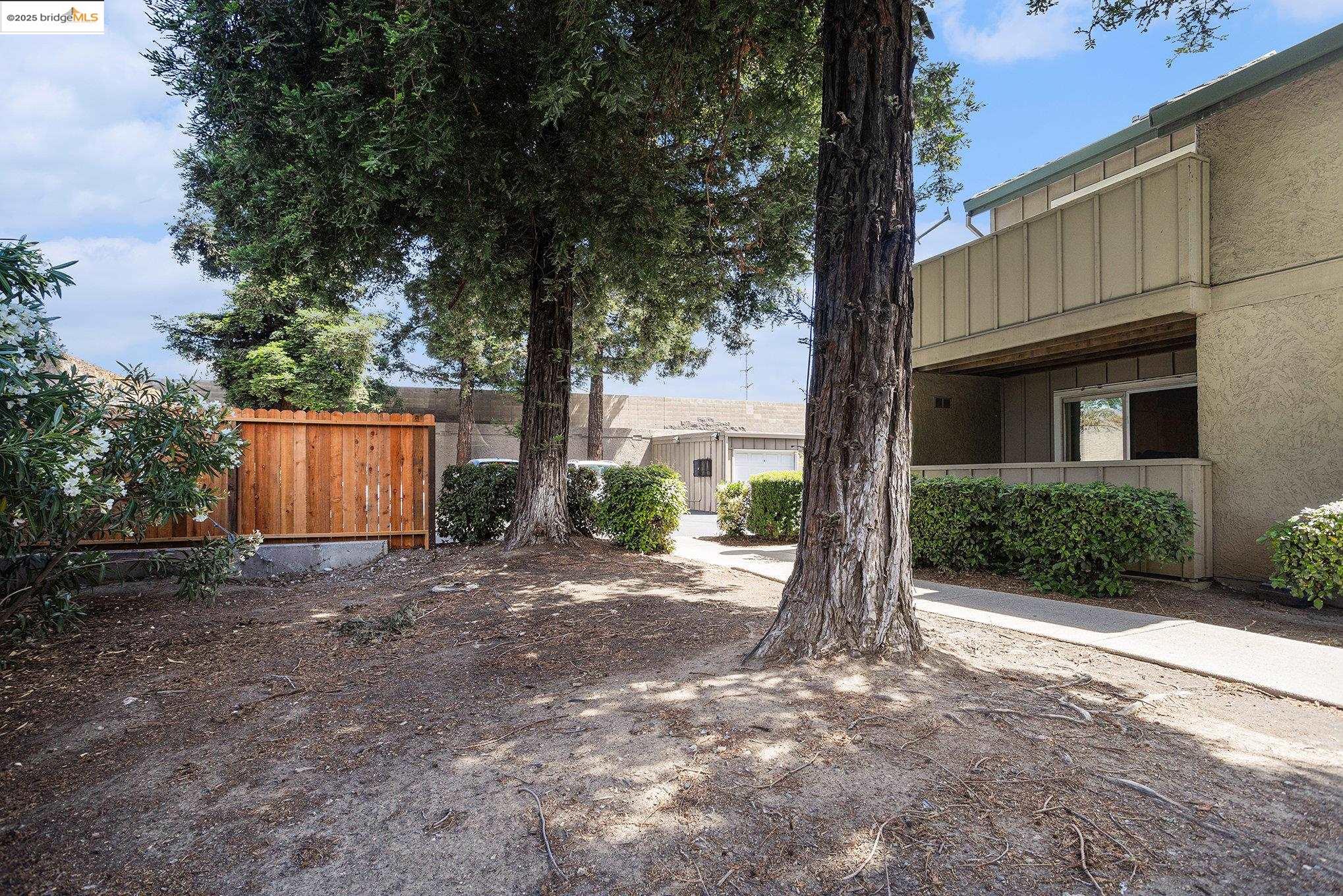 Detail Gallery Image 20 of 28 For 1183 Lakeview Cir, Pittsburg,  CA 94565 - 3 Beds | 2 Baths