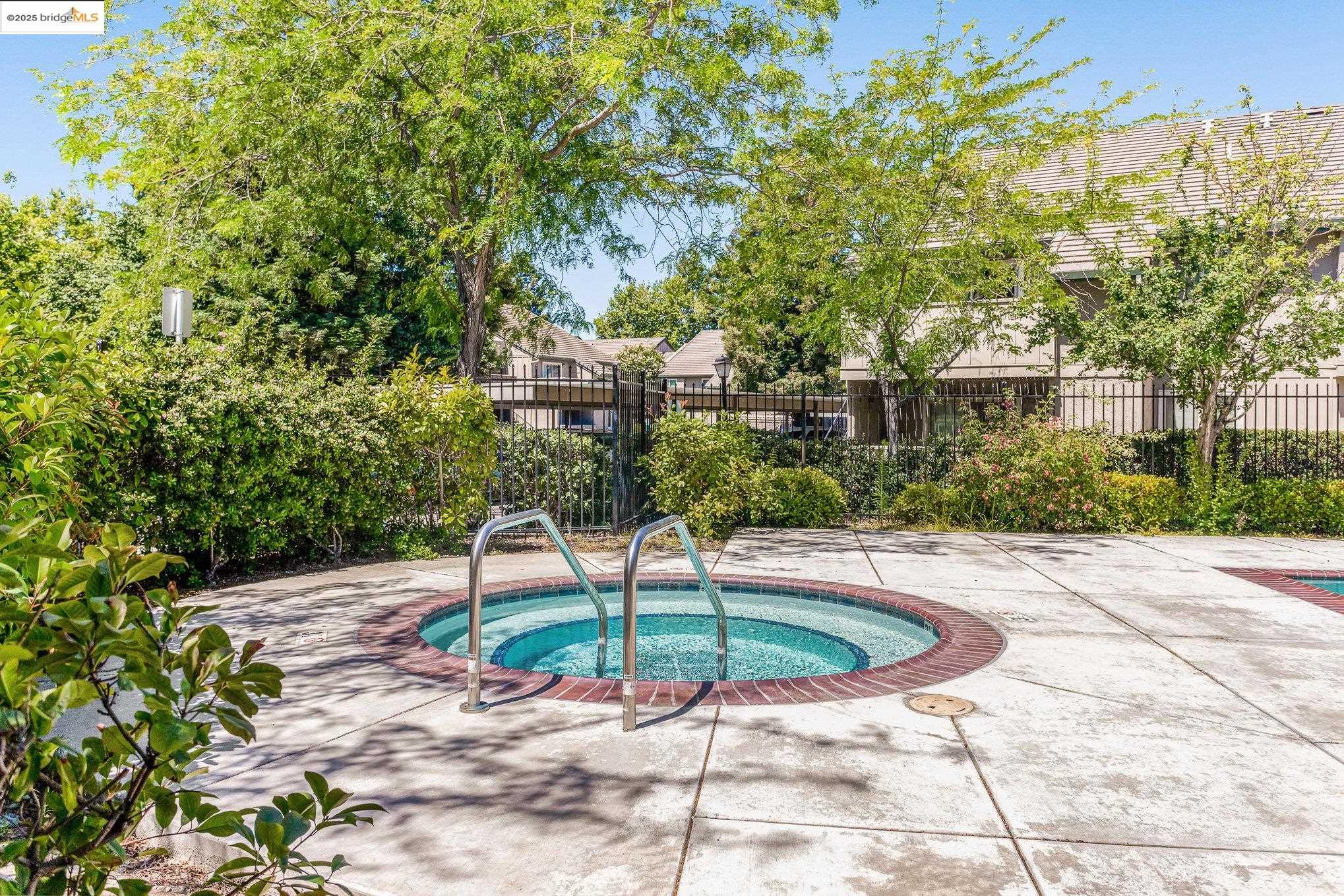 Detail Gallery Image 25 of 28 For 1183 Lakeview Cir, Pittsburg,  CA 94565 - 3 Beds | 2 Baths