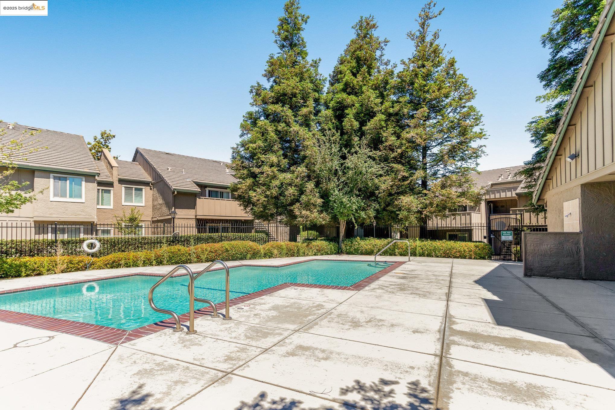 Detail Gallery Image 26 of 28 For 1183 Lakeview Cir, Pittsburg,  CA 94565 - 3 Beds | 2 Baths