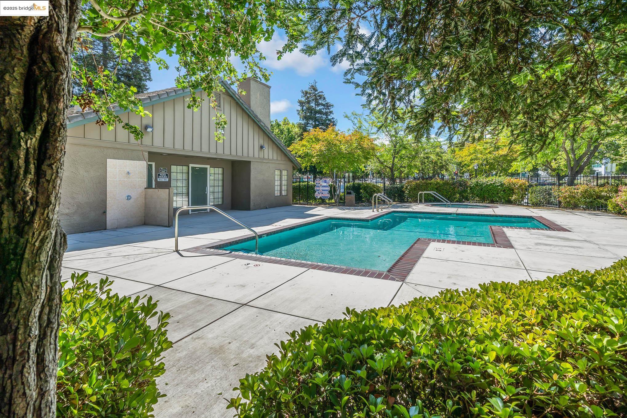 Detail Gallery Image 27 of 28 For 1183 Lakeview Cir, Pittsburg,  CA 94565 - 3 Beds | 2 Baths