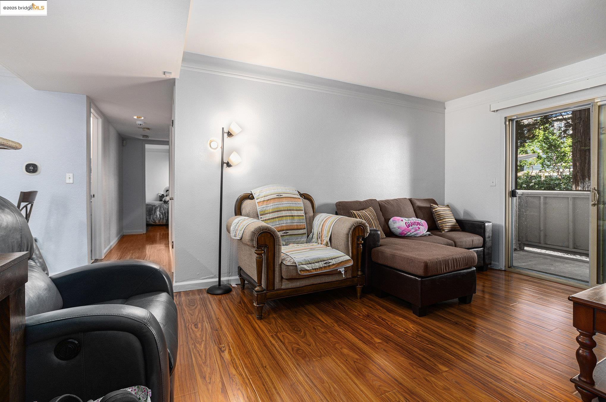 Detail Gallery Image 6 of 28 For 1183 Lakeview Cir, Pittsburg,  CA 94565 - 3 Beds | 2 Baths