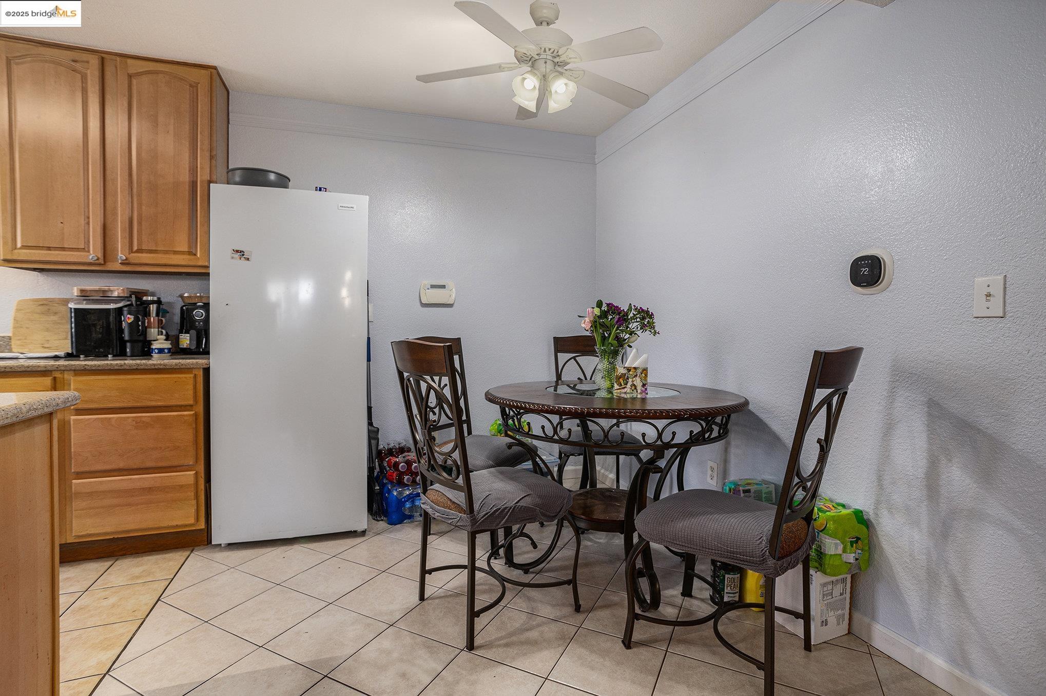 Detail Gallery Image 7 of 28 For 1183 Lakeview Cir, Pittsburg,  CA 94565 - 3 Beds | 2 Baths
