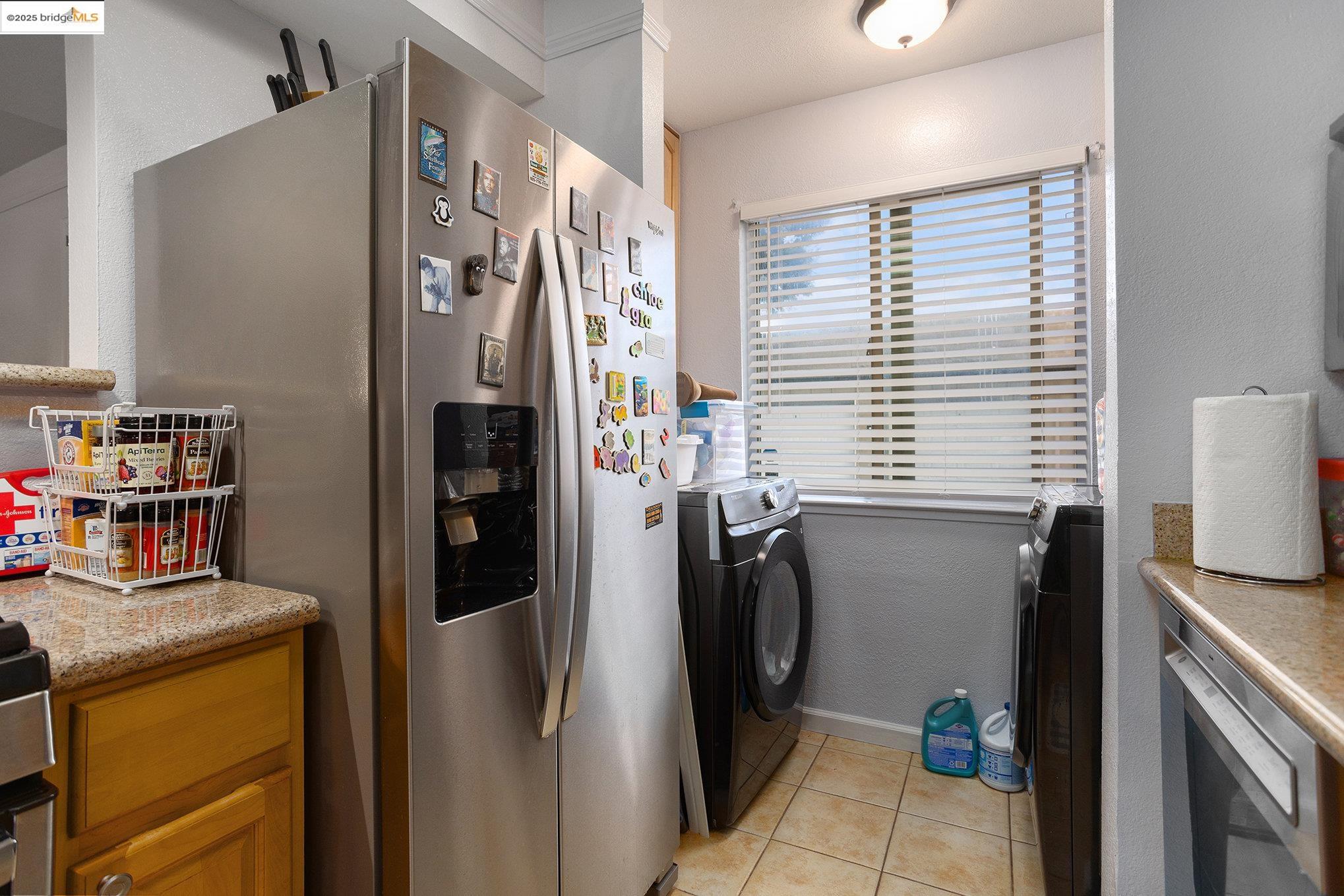 Detail Gallery Image 10 of 28 For 1183 Lakeview Cir, Pittsburg,  CA 94565 - 3 Beds | 2 Baths