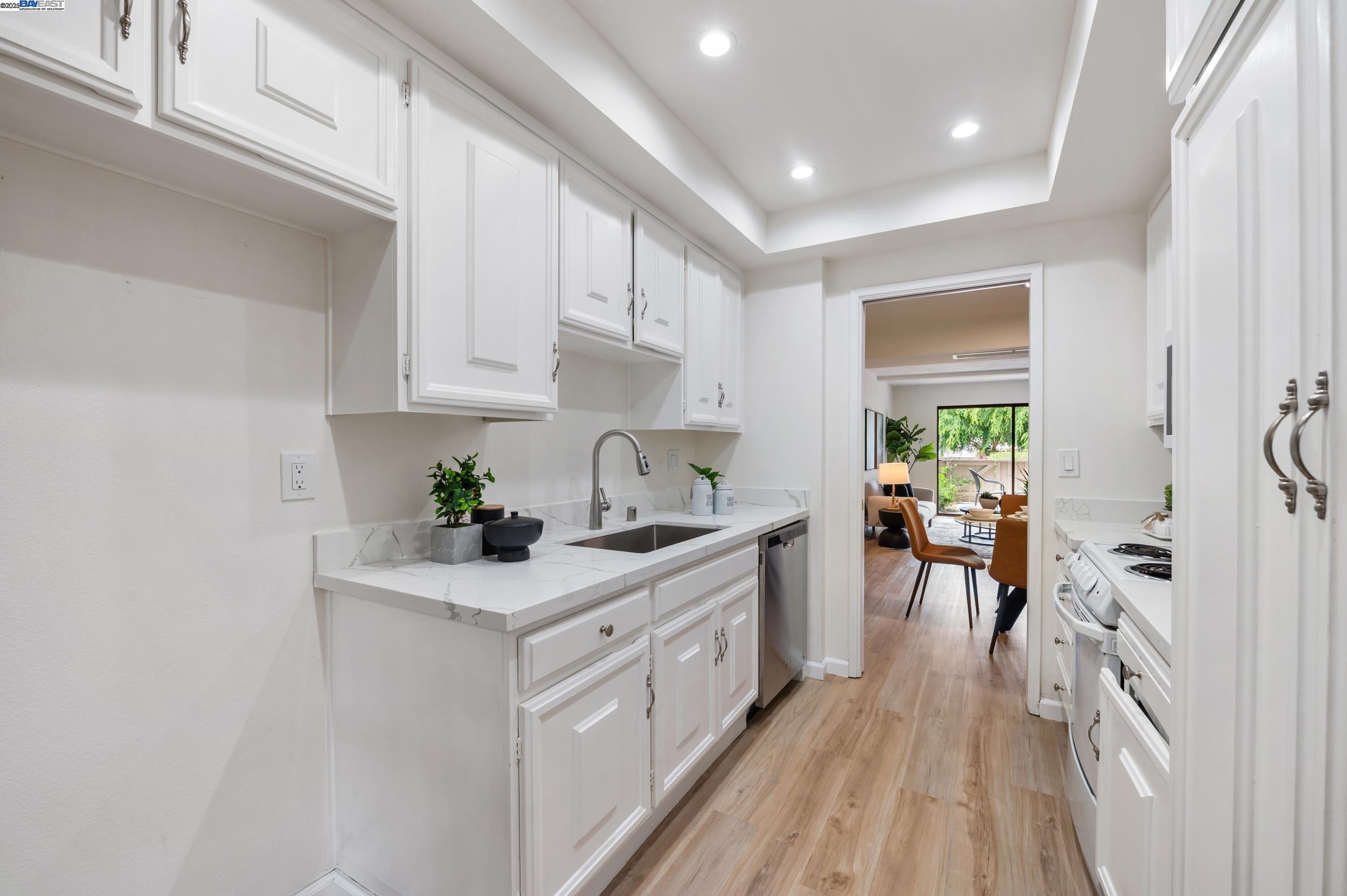 Detail Gallery Image 7 of 49 For 5280 Cribari Cor, San Jose,  CA 95135 - 2 Beds | 2 Baths