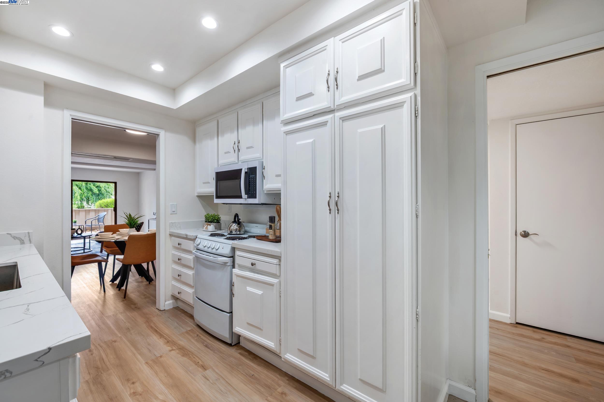 Detail Gallery Image 8 of 49 For 5280 Cribari Cor, San Jose,  CA 95135 - 2 Beds | 2 Baths