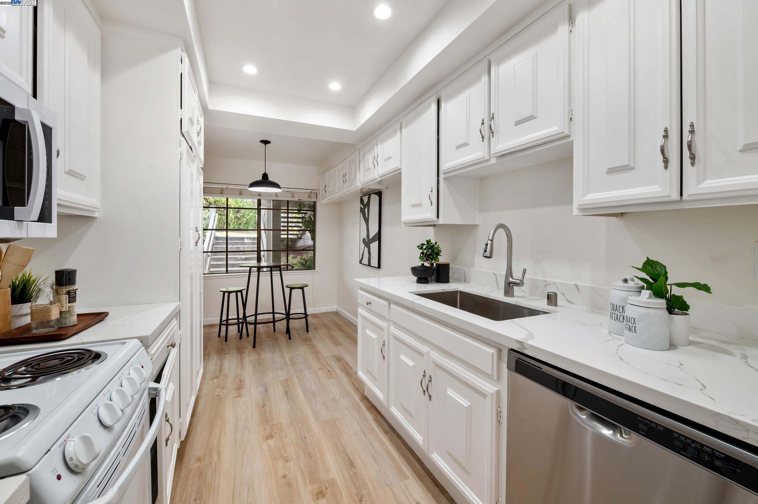 Detail Gallery Image 10 of 49 For 5280 Cribari Cor, San Jose,  CA 95135 - 2 Beds | 2 Baths