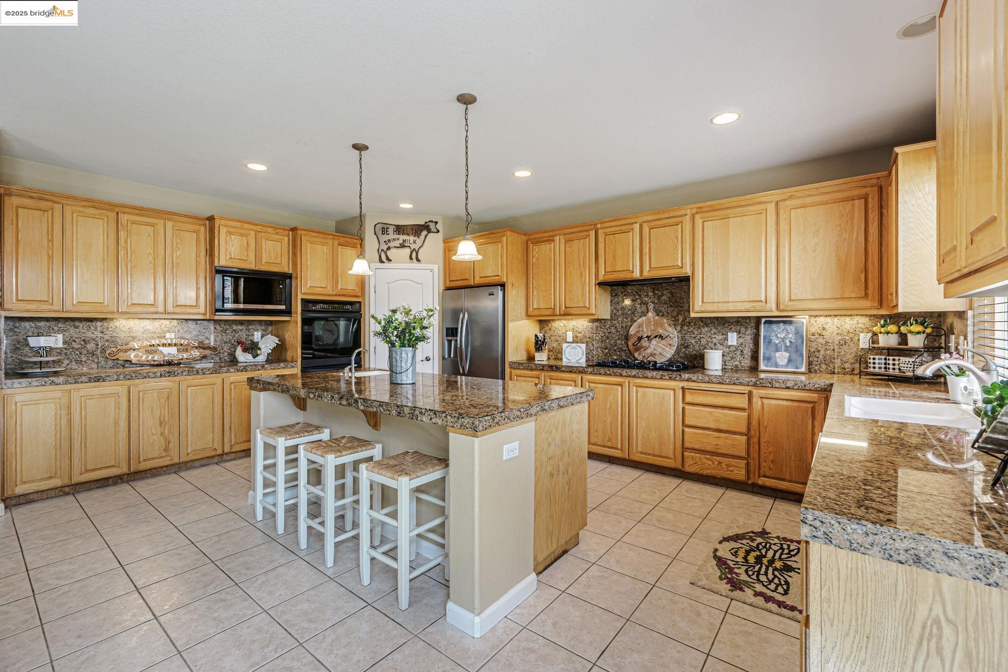Detail Gallery Image 17 of 55 For 2480 Stanford Way, Antioch,  CA 94531 - 5 Beds | 3/1 Baths