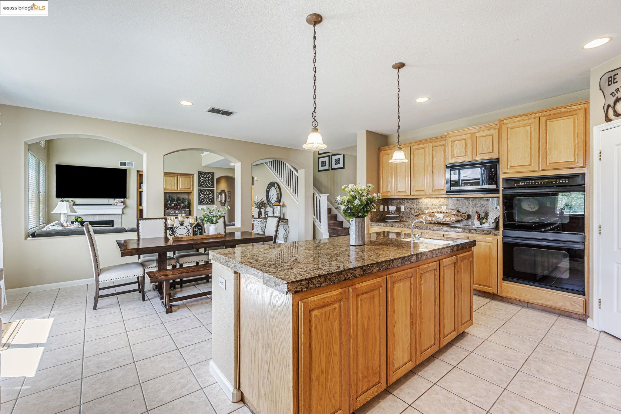 Detail Gallery Image 18 of 55 For 2480 Stanford Way, Antioch,  CA 94531 - 5 Beds | 3/1 Baths