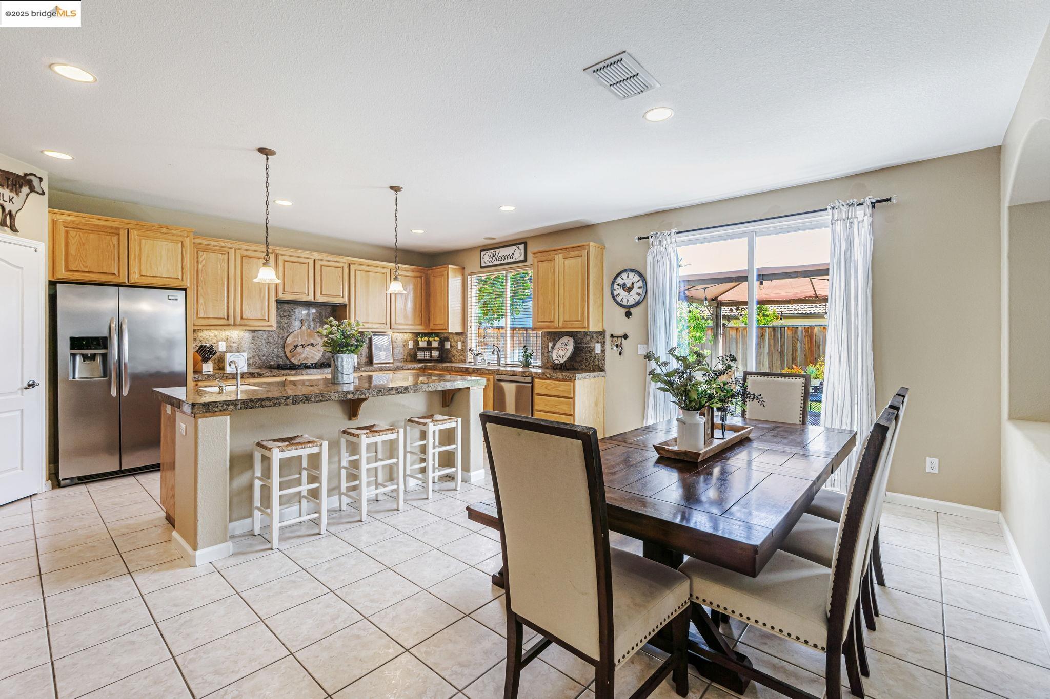 Detail Gallery Image 23 of 55 For 2480 Stanford Way, Antioch,  CA 94531 - 5 Beds | 3/1 Baths