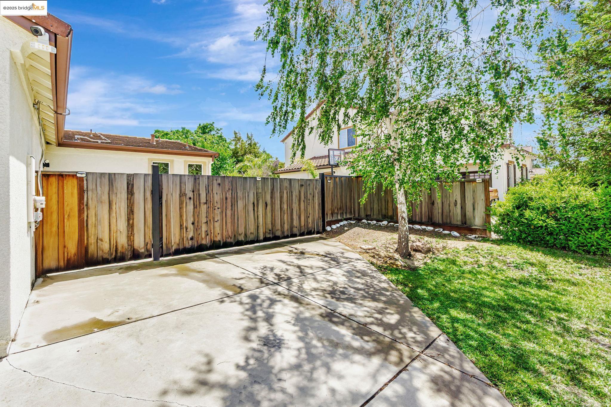 Detail Gallery Image 4 of 55 For 2480 Stanford Way, Antioch,  CA 94531 - 5 Beds | 3/1 Baths