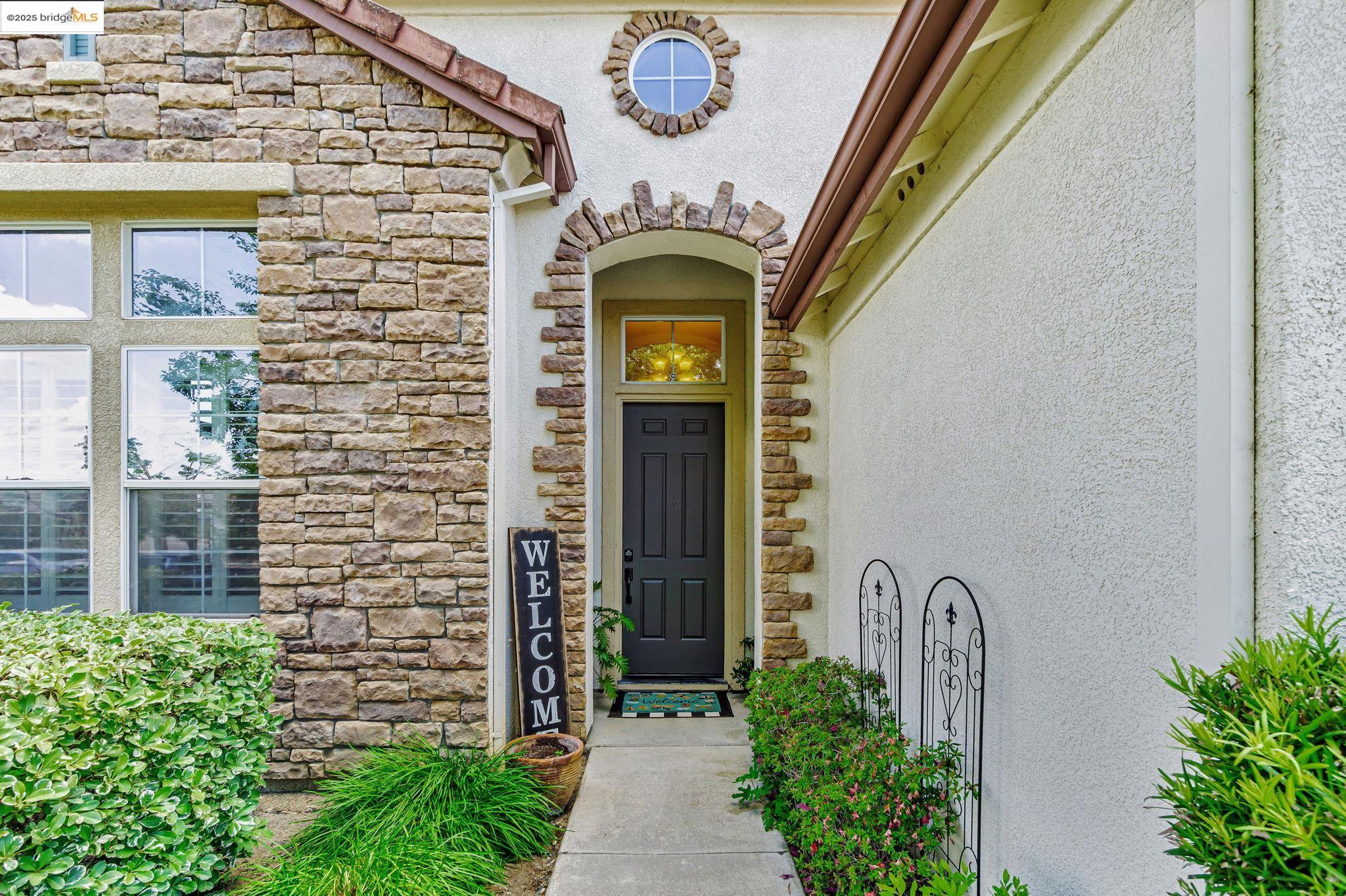 Detail Gallery Image 5 of 55 For 2480 Stanford Way, Antioch,  CA 94531 - 5 Beds | 3/1 Baths
