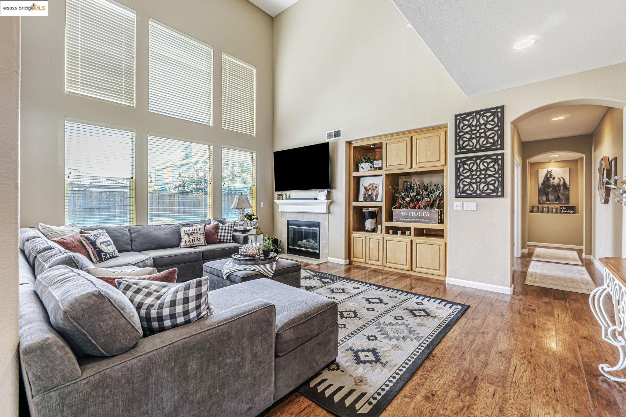 Detail Gallery Image 7 of 55 For 2480 Stanford Way, Antioch,  CA 94531 - 5 Beds | 3/1 Baths