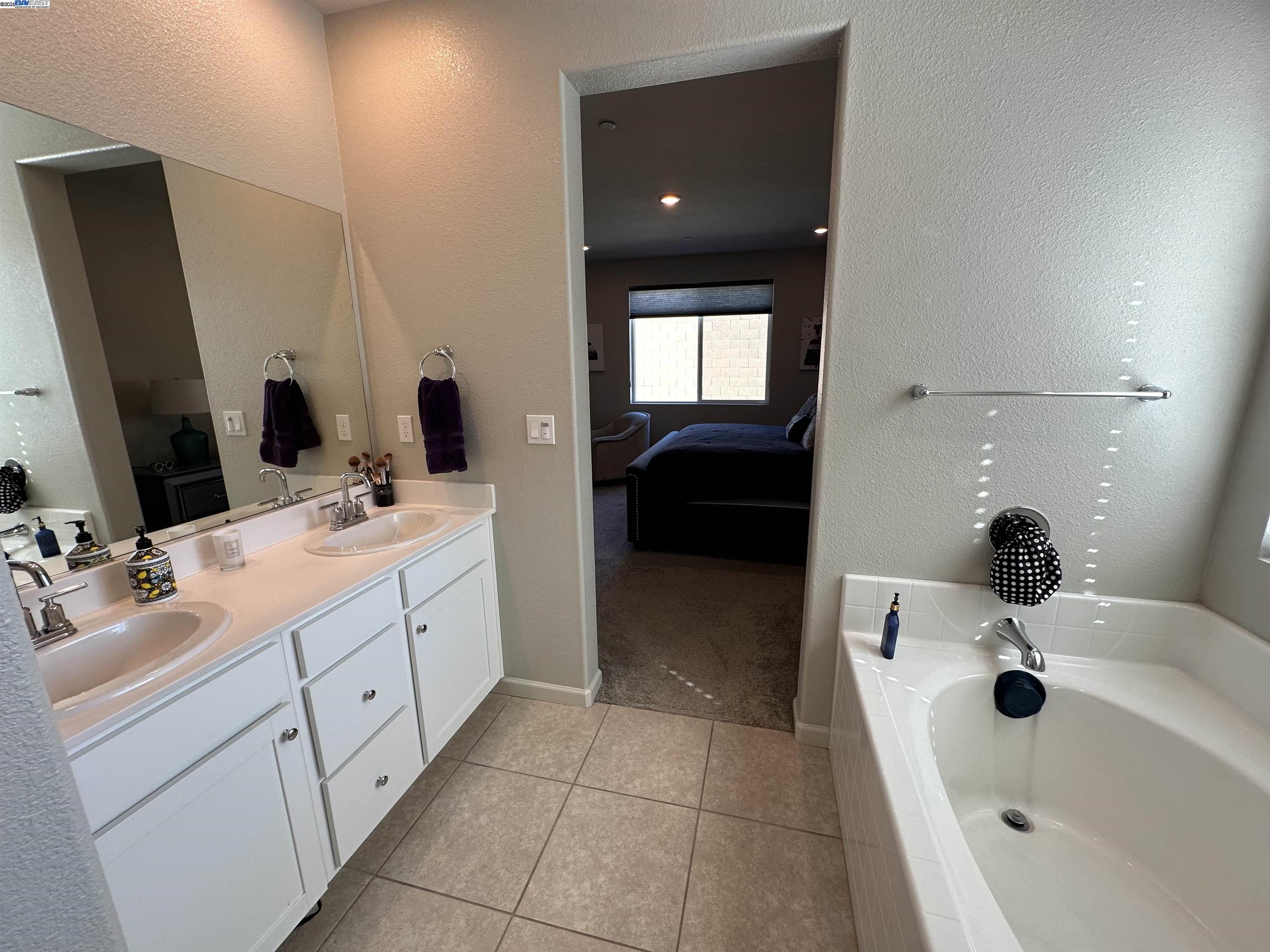Detail Gallery Image 17 of 26 For 1340 Dorrington Ln, Manteca,  CA 95337 - 3 Beds | 2 Baths