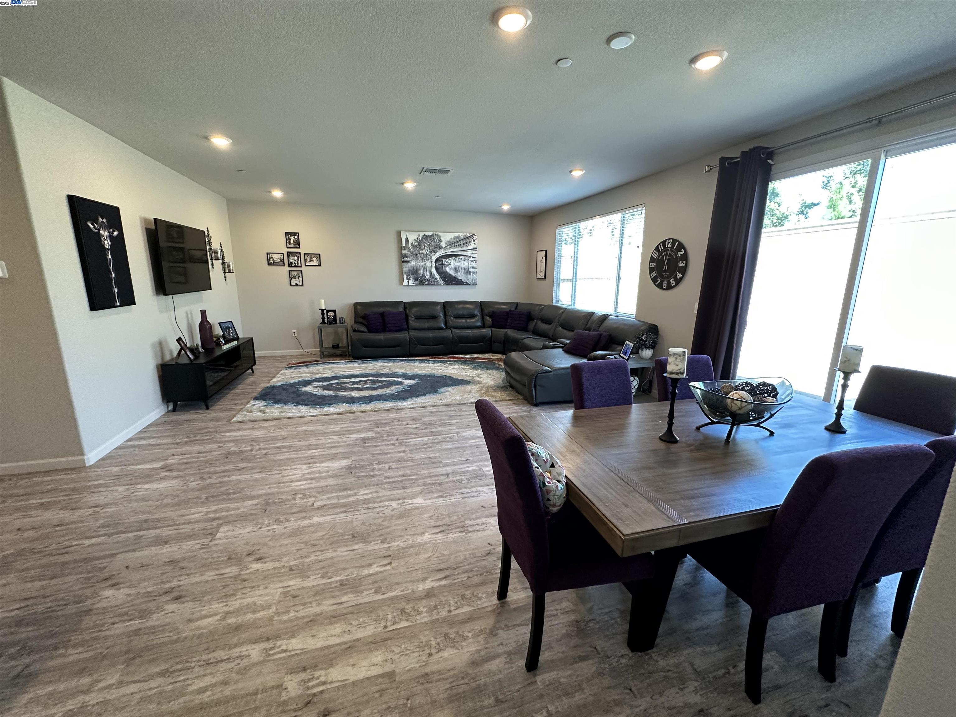 Detail Gallery Image 3 of 26 For 1340 Dorrington Ln, Manteca,  CA 95337 - 3 Beds | 2 Baths