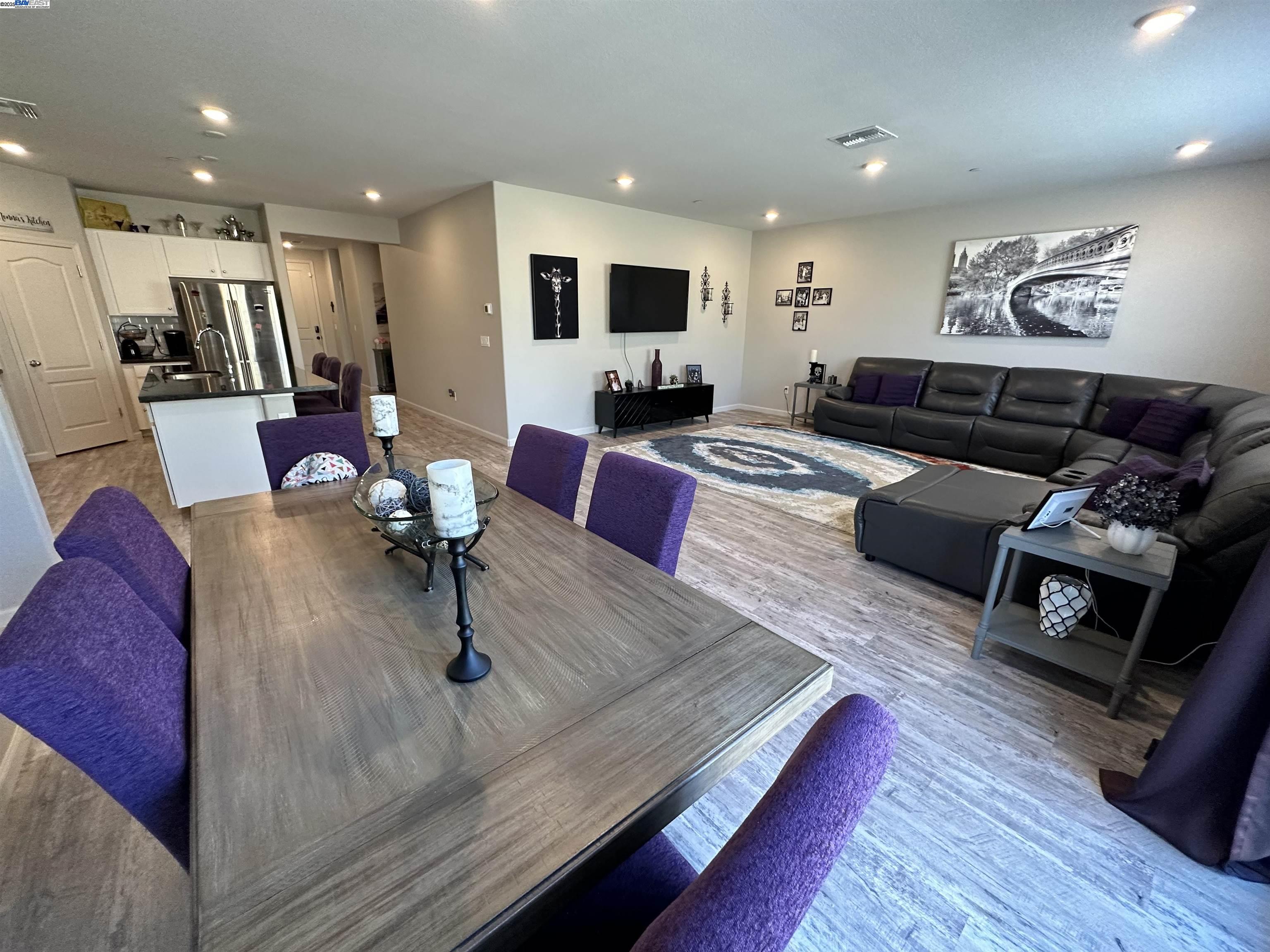 Detail Gallery Image 4 of 26 For 1340 Dorrington Ln, Manteca,  CA 95337 - 3 Beds | 2 Baths