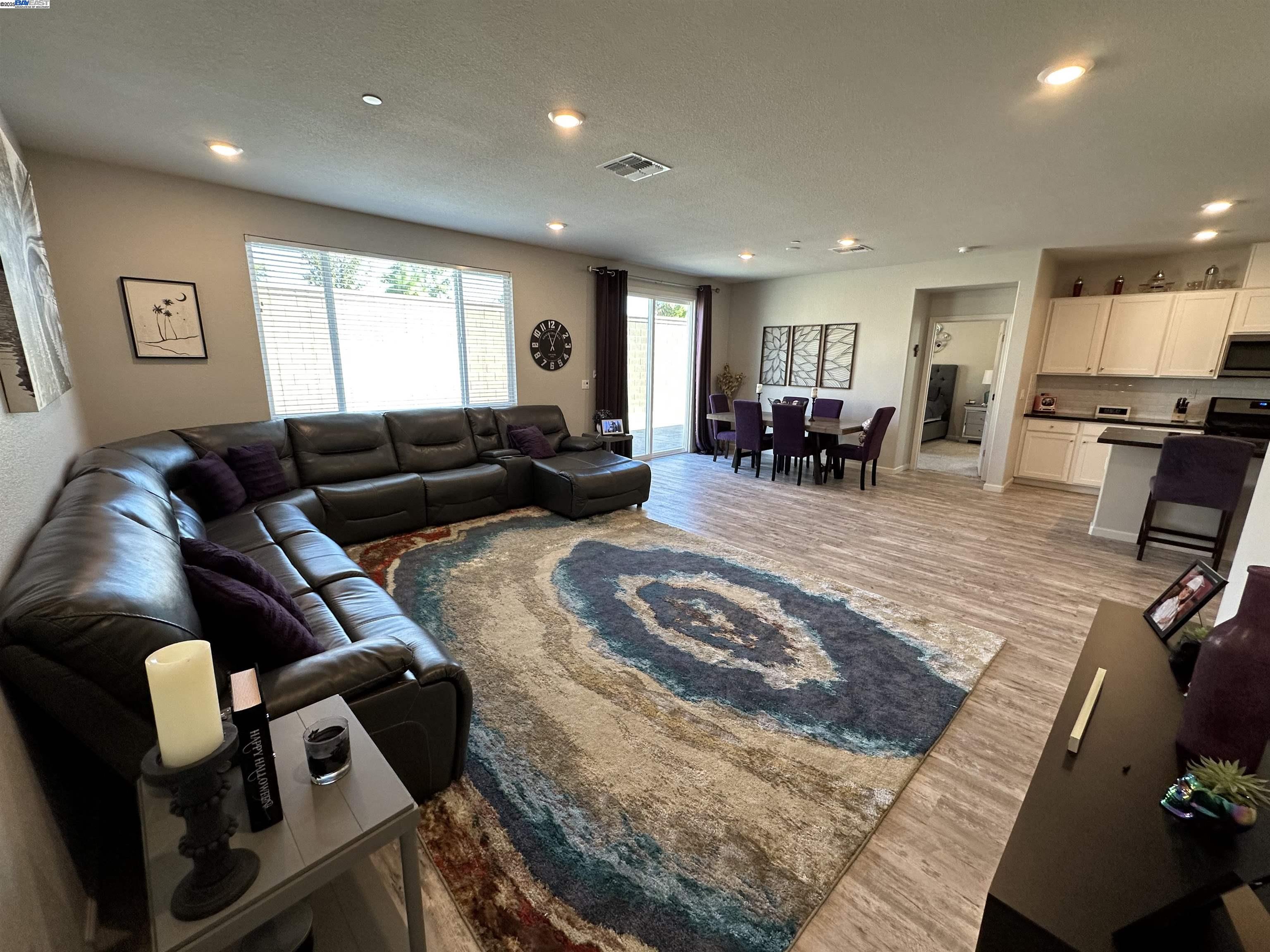 Detail Gallery Image 6 of 26 For 1340 Dorrington Ln, Manteca,  CA 95337 - 3 Beds | 2 Baths