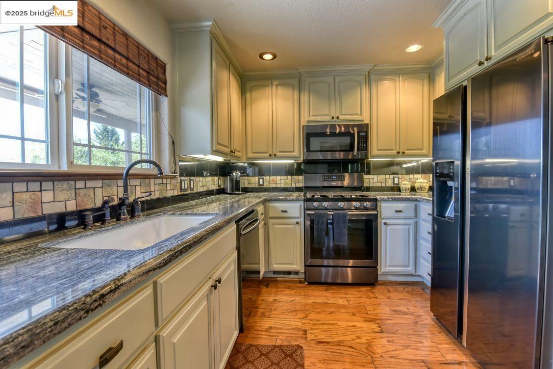 Detail Gallery Image 6 of 37 For 20239 Pleasantview, Groveland,  CA 95321-9367 - 3 Beds | 3 Baths
