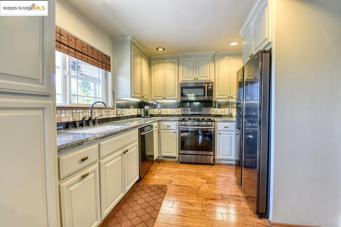 Detail Gallery Image 7 of 37 For 20239 Pleasantview, Groveland,  CA 95321-9367 - 3 Beds | 3 Baths