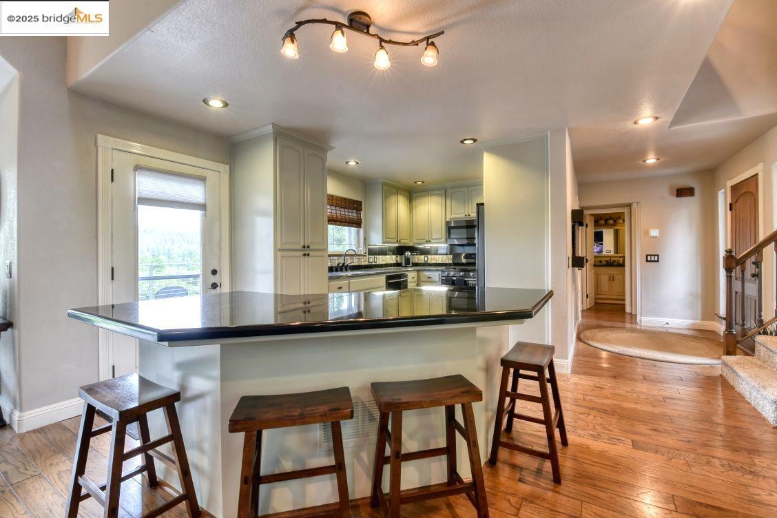 Detail Gallery Image 10 of 37 For 20239 Pleasantview, Groveland,  CA 95321-9367 - 3 Beds | 3 Baths