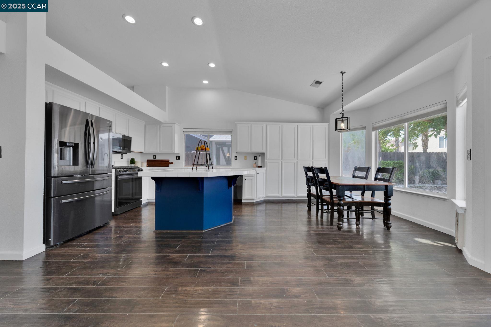 Detail Gallery Image 13 of 56 For 703 Darby Ct, Tracy,  CA 95377 - 3 Beds | 2 Baths