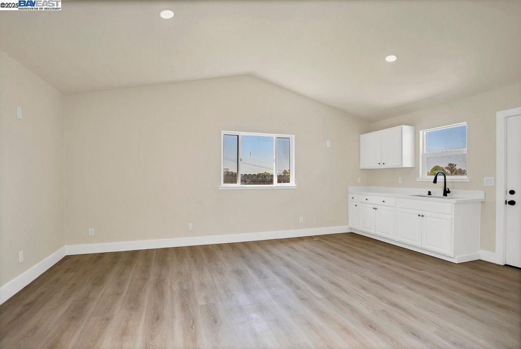 Detail Gallery Image 11 of 27 For 3251 Hyde St, Oakland,  CA 94601 - 5 Beds | 2/1 Baths