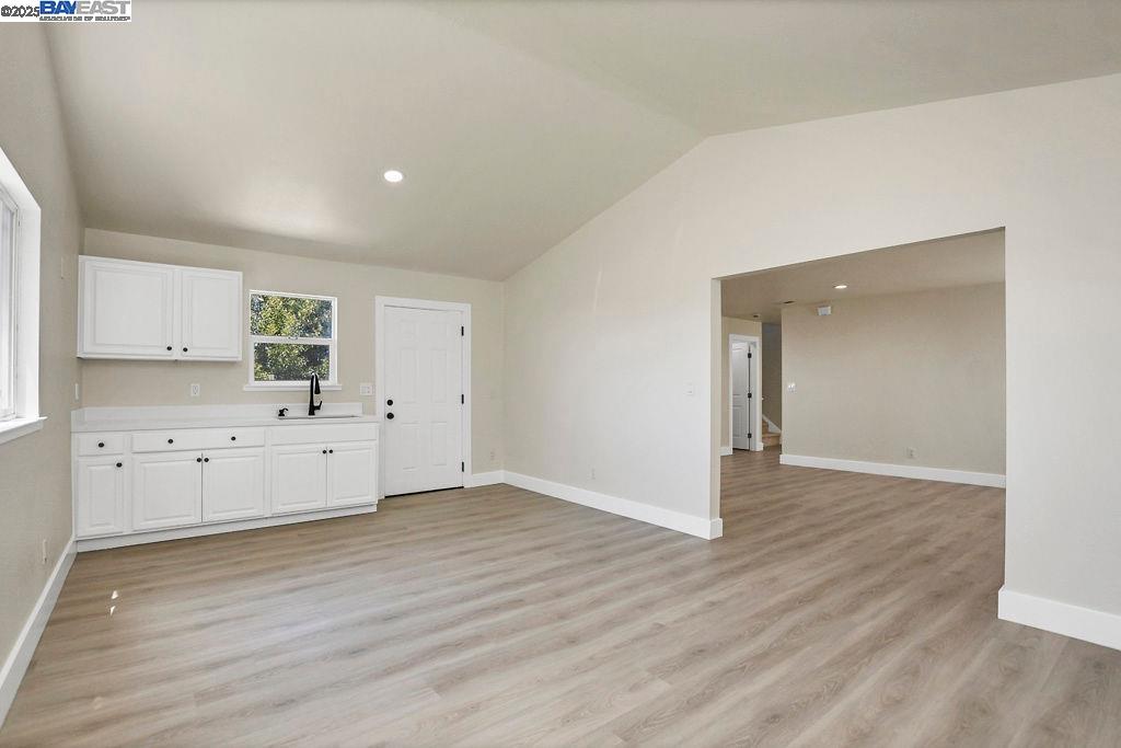 Detail Gallery Image 12 of 27 For 3251 Hyde St, Oakland,  CA 94601 - 5 Beds | 2/1 Baths