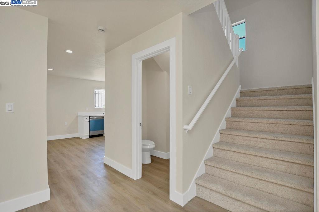 Detail Gallery Image 13 of 27 For 3251 Hyde St, Oakland,  CA 94601 - 5 Beds | 2/1 Baths