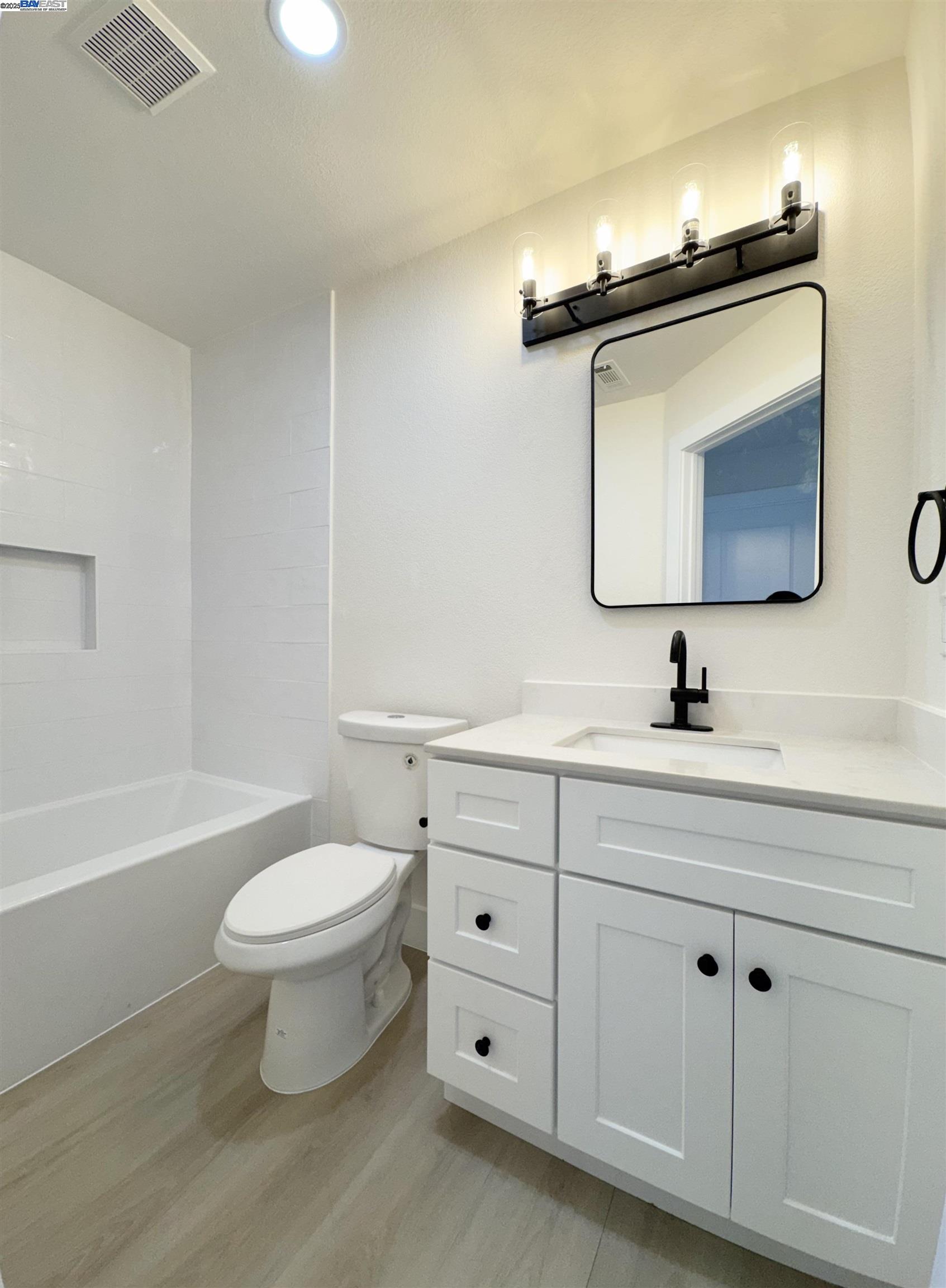 Detail Gallery Image 15 of 29 For 3251 Hyde St, Oakland,  CA 94601 - 5 Beds | 2/1 Baths