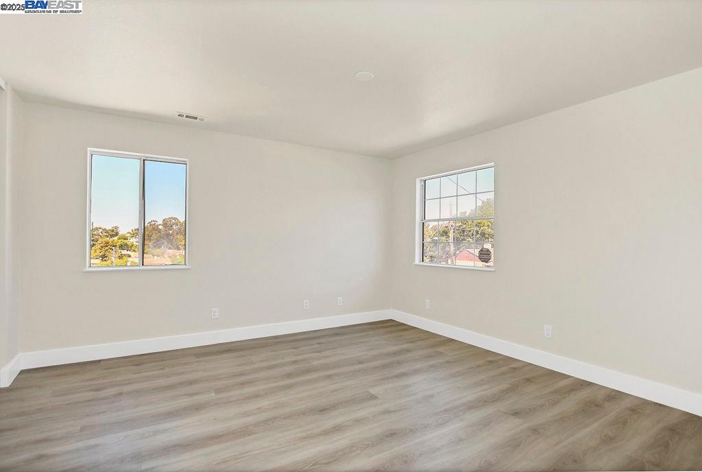 Detail Gallery Image 15 of 27 For 3251 Hyde St, Oakland,  CA 94601 - 5 Beds | 2/1 Baths