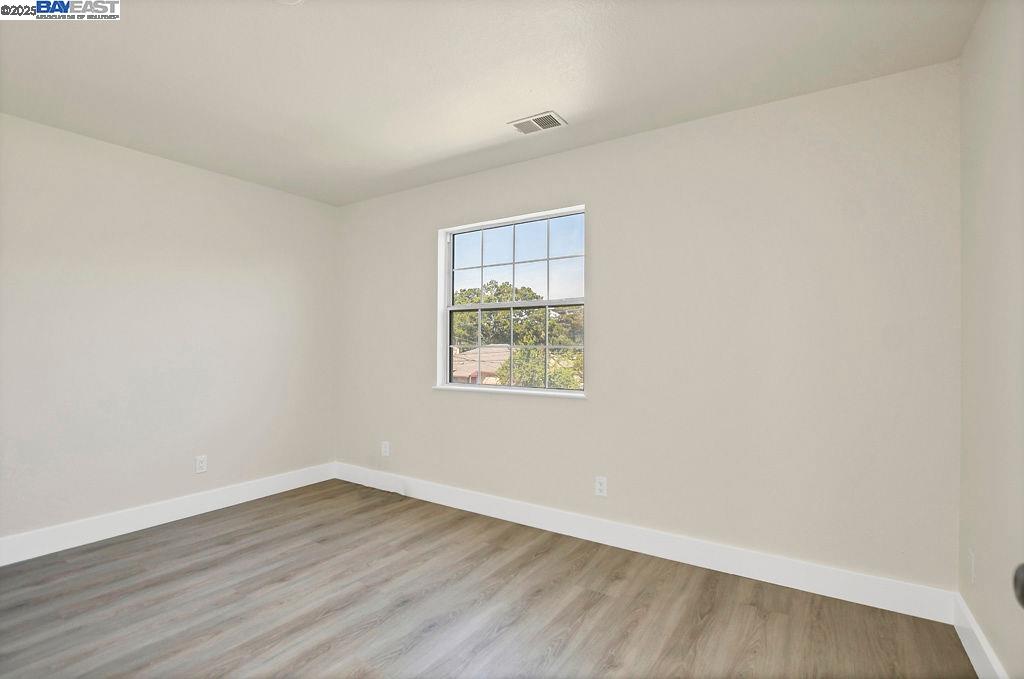 Detail Gallery Image 17 of 27 For 3251 Hyde St, Oakland,  CA 94601 - 5 Beds | 2/1 Baths