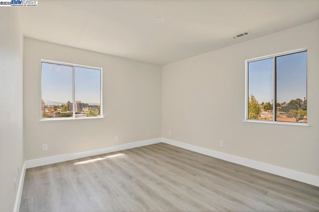 Detail Gallery Image 21 of 27 For 3251 Hyde St, Oakland,  CA 94601 - 5 Beds | 2/1 Baths