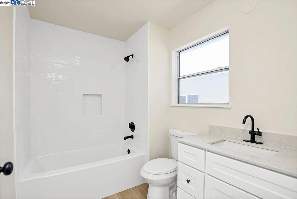 Detail Gallery Image 25 of 27 For 3251 Hyde St, Oakland,  CA 94601 - 5 Beds | 2/1 Baths