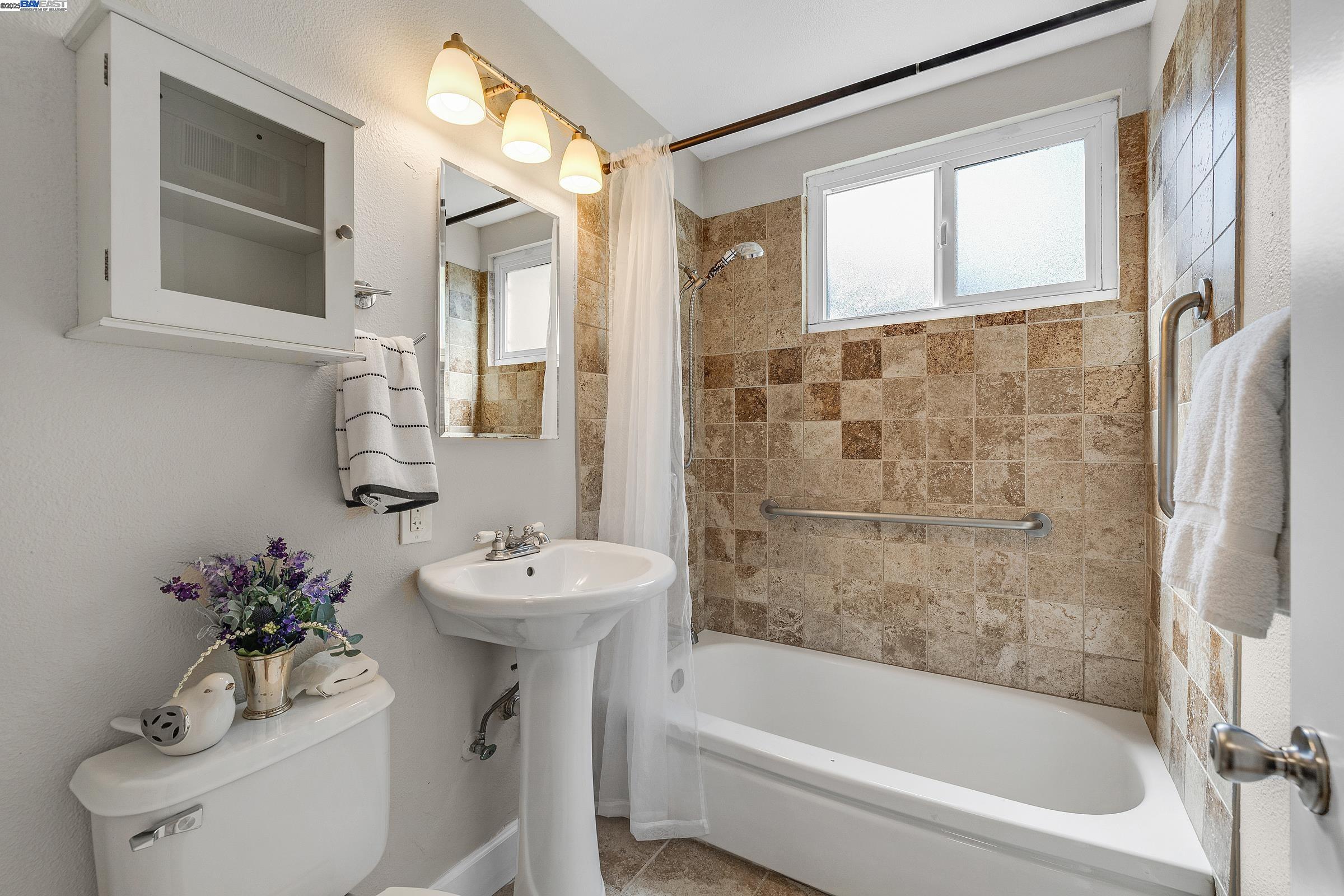 Detail Gallery Image 18 of 25 For 33130 Basswood Avenue, Union City,  CA 94587 - 3 Beds | 2 Baths