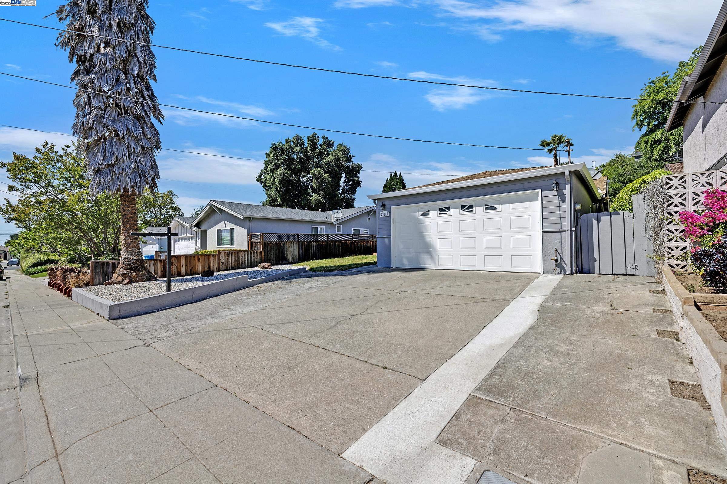 Detail Gallery Image 3 of 25 For 33130 Basswood Avenue, Union City,  CA 94587 - 3 Beds | 2 Baths