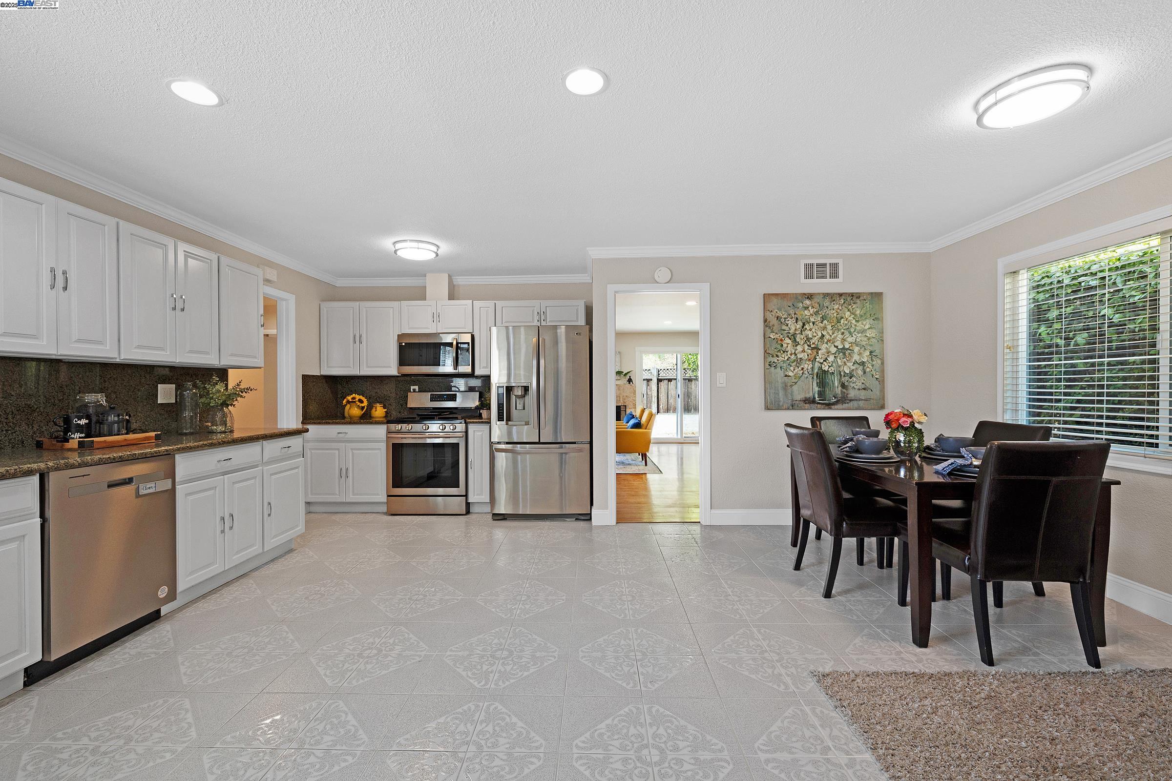 Detail Gallery Image 7 of 25 For 33130 Basswood Avenue, Union City,  CA 94587 - 3 Beds | 2 Baths
