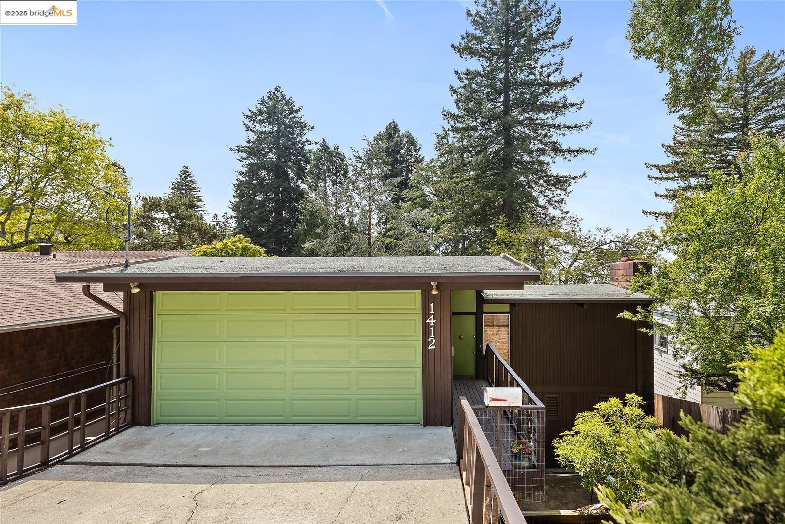Detail Gallery Image 1 of 1 For 1412 Grizzly Peak Blvd, Berkeley,  CA 94708 - 3 Beds | 2/1 Baths