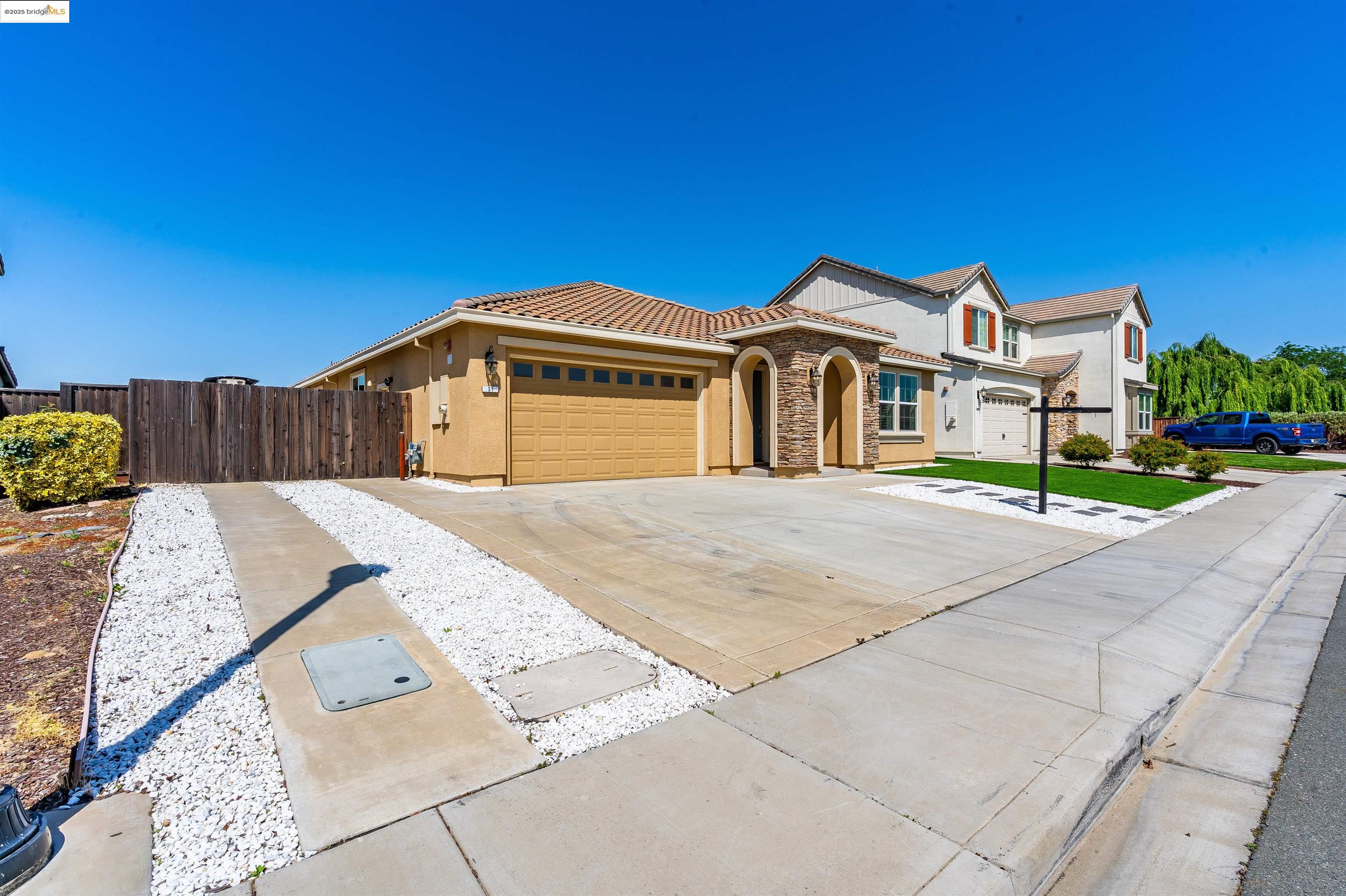 Detail Gallery Image 5 of 47 For 31 Rustic Ct, Oakley,  CA 94561 - 4 Beds | 3 Baths