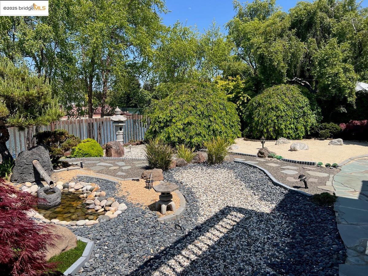 Detail Gallery Image 14 of 15 For 111 Anderson Rd, Alameda,  CA 94502 - 4 Beds | 3 Baths
